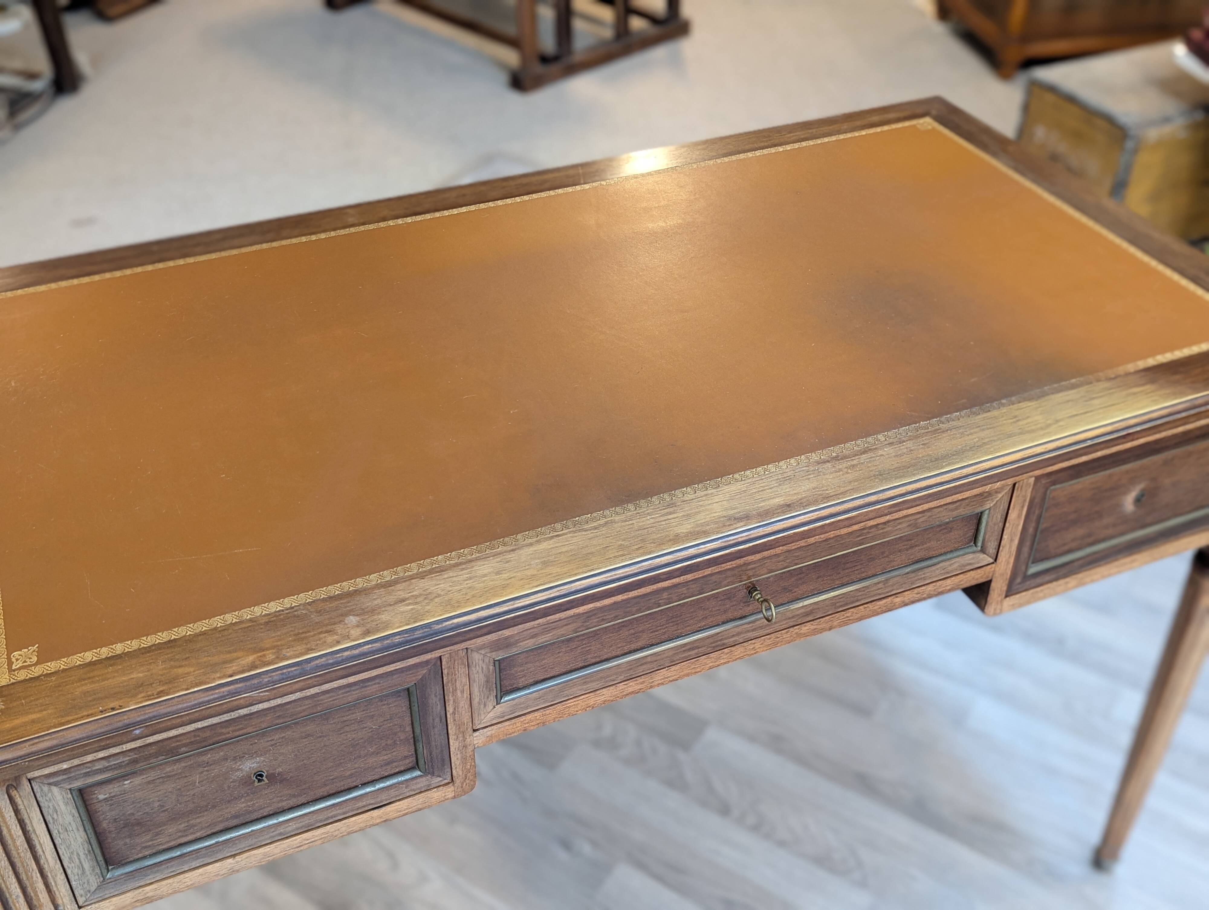 Bureau de style Louis XVI