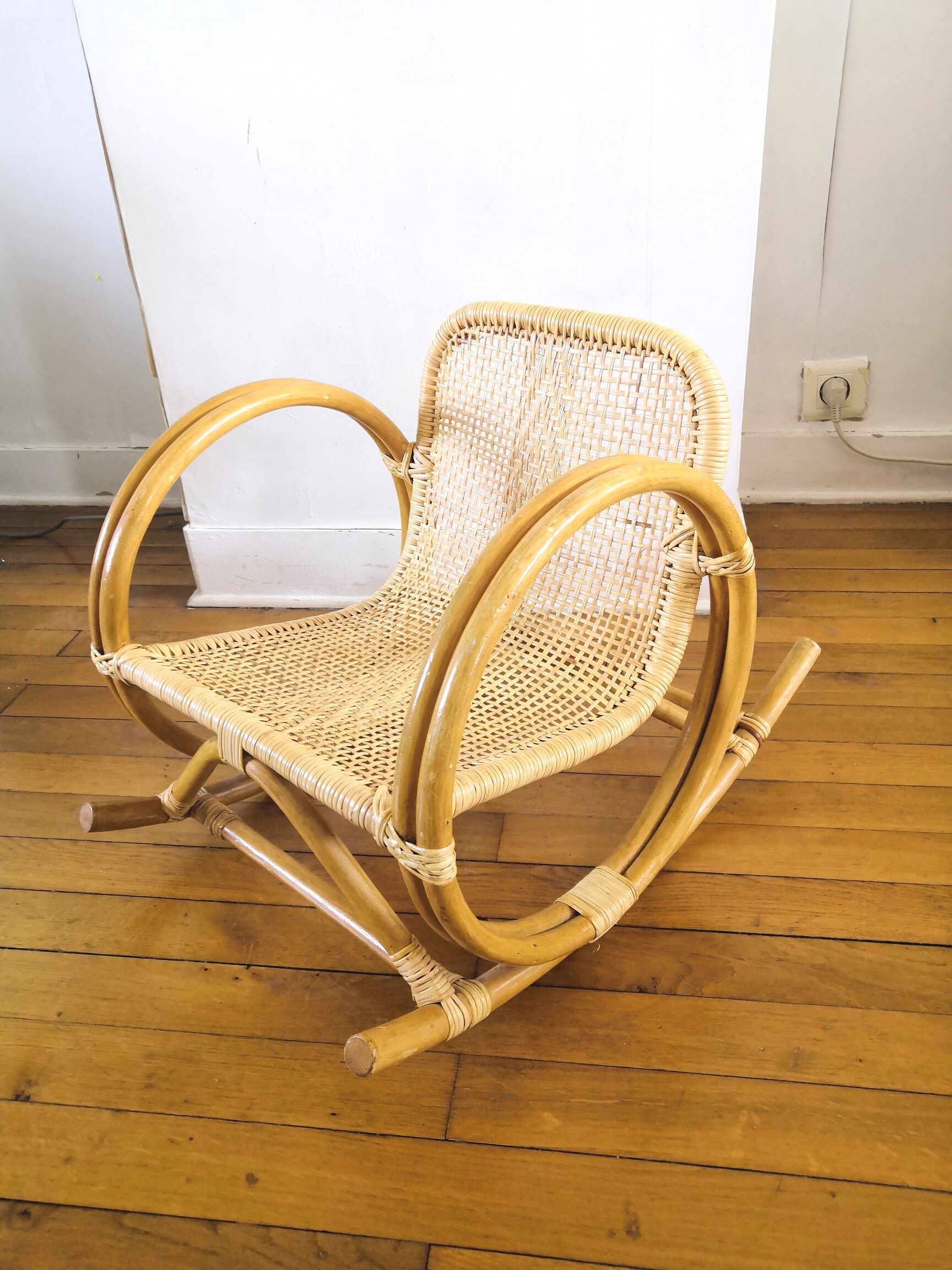 Rocking chair child design 70s