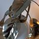 Lampe vintage avec feuilles dorées