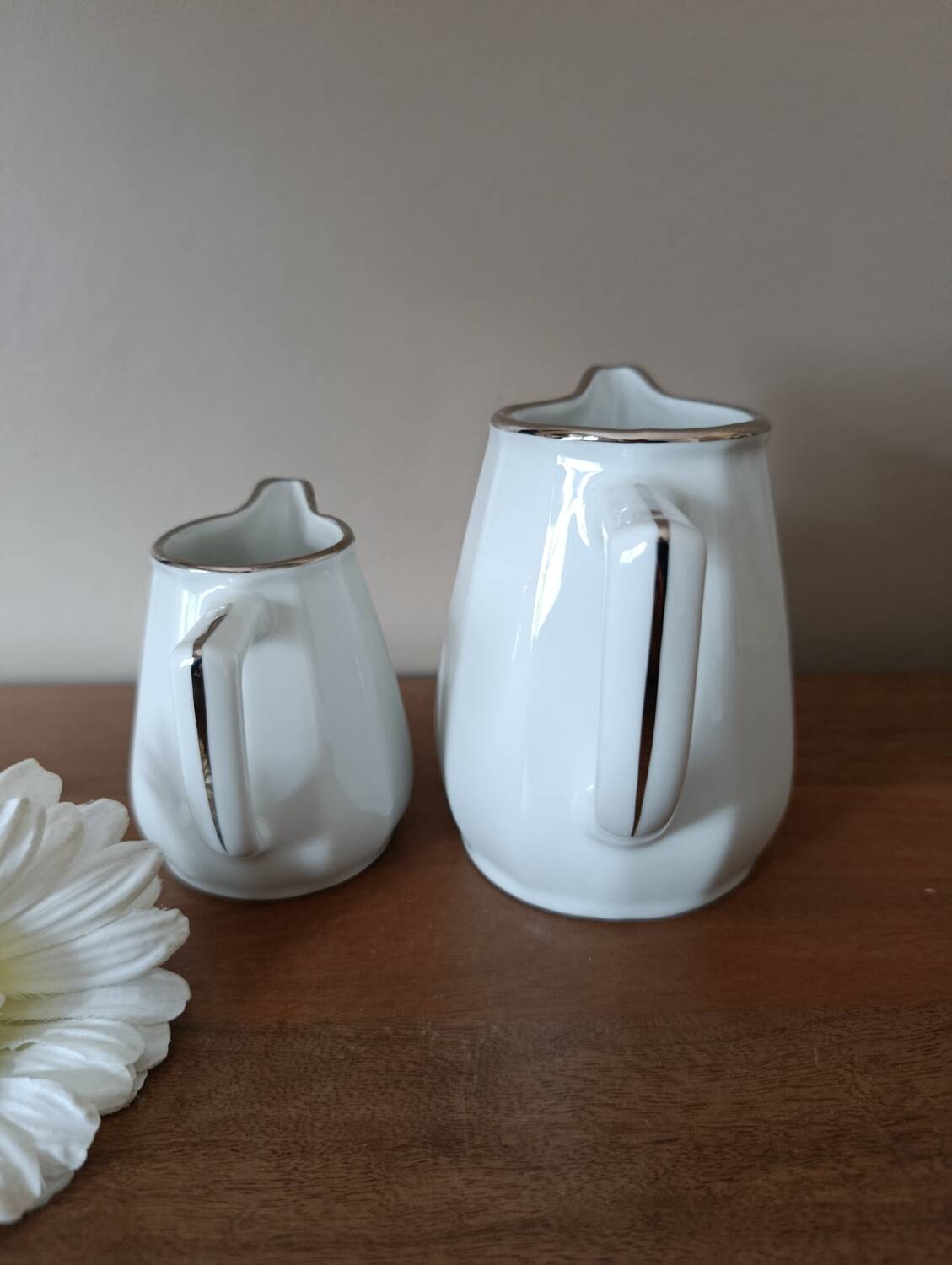 2 white porcelain milk jugs with platinum trim, Flora by Apilco.
