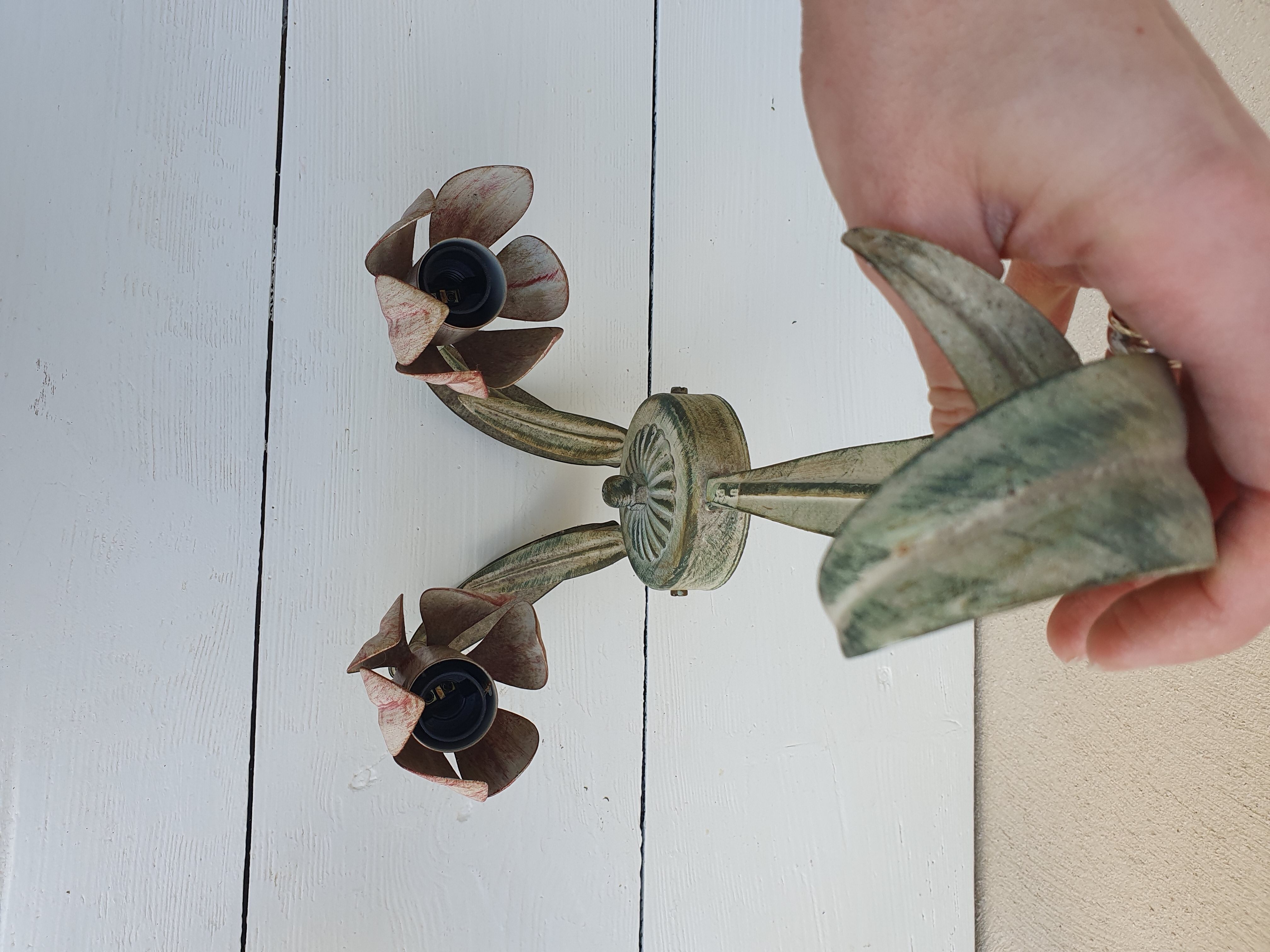 Pair of old sconces in painted sheet metal decorated with flowers