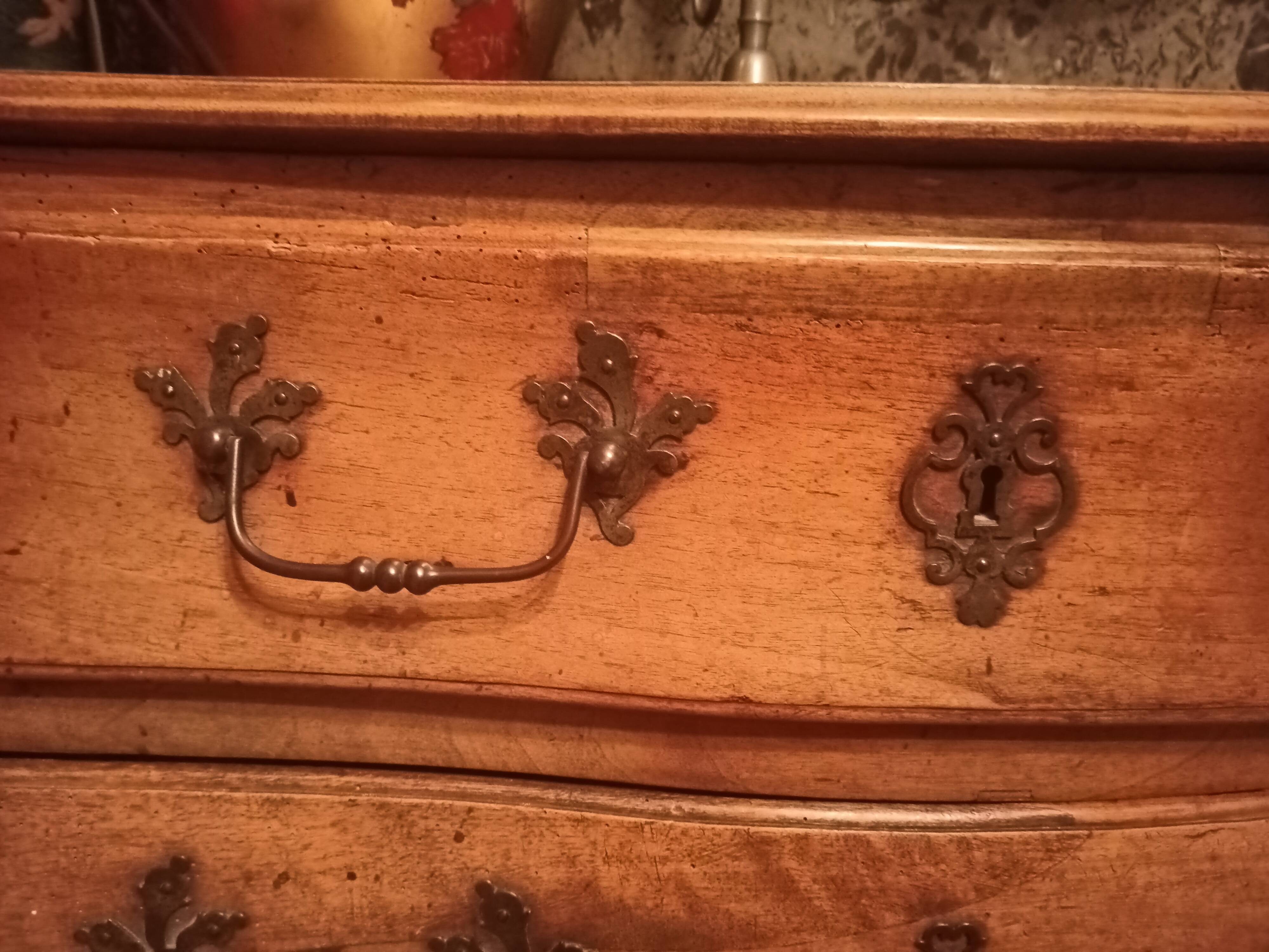 Bordeaux walnut tomb commode Louis XV