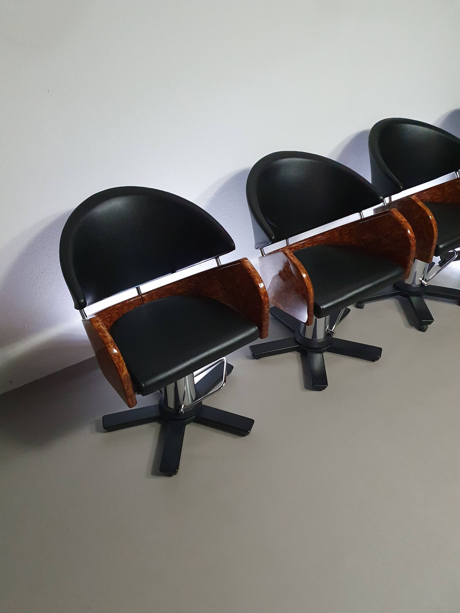 4 chaises de barbier italiennes des années 80, réglables en hauteur