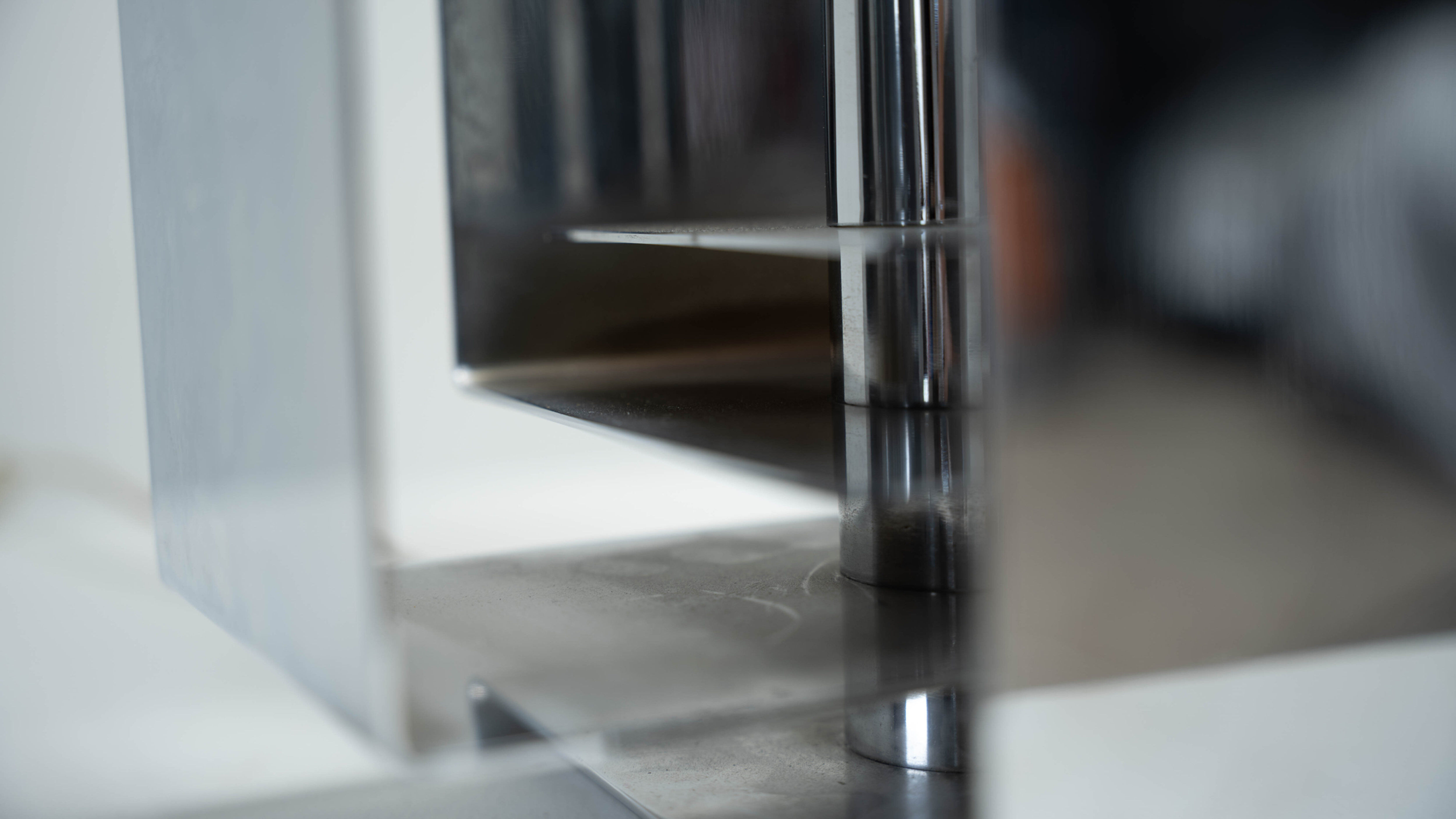 Italian sculptural table lamp