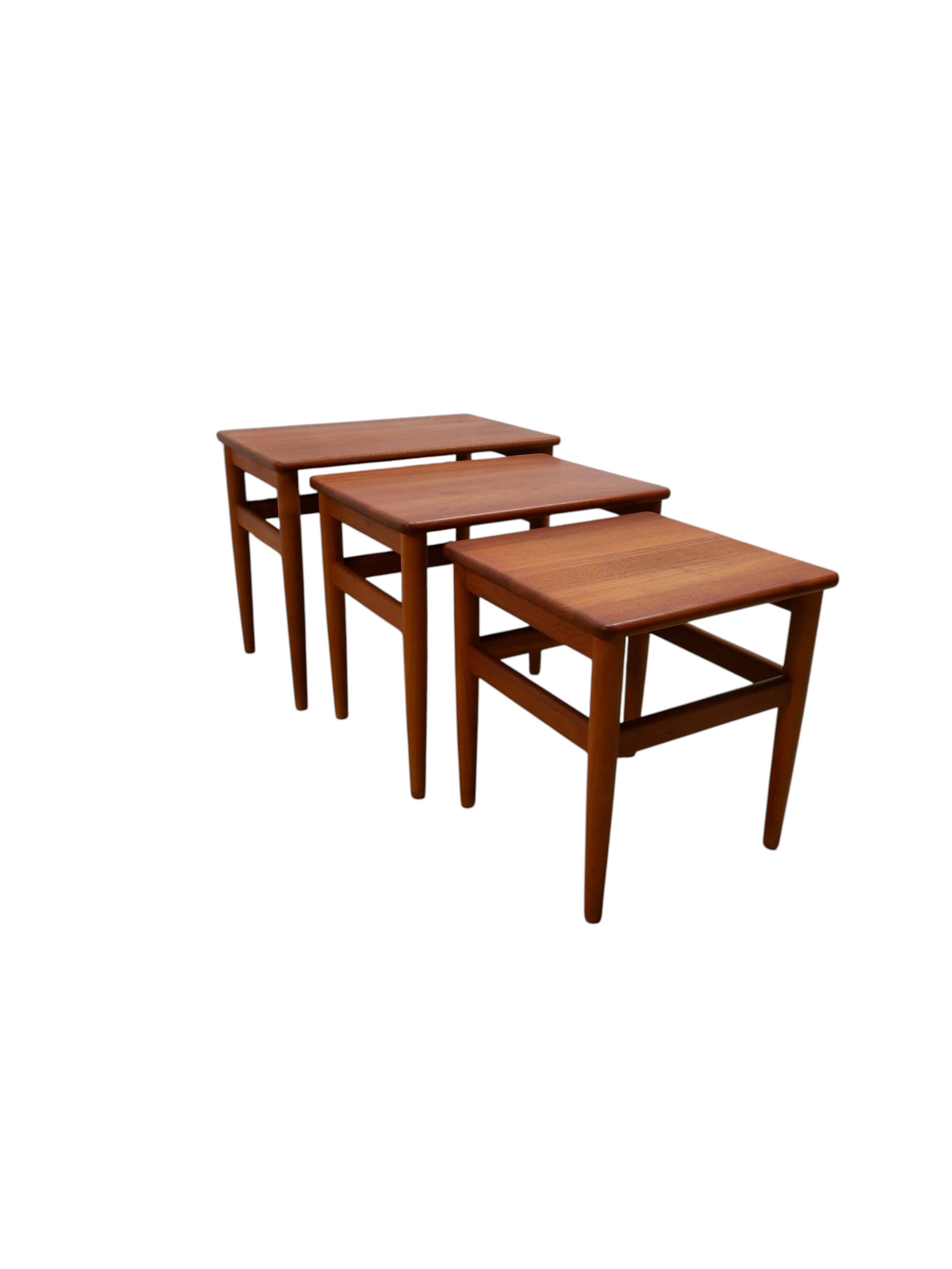 Ensemble de 3 tables d'appoint, danoise des années 1960.
