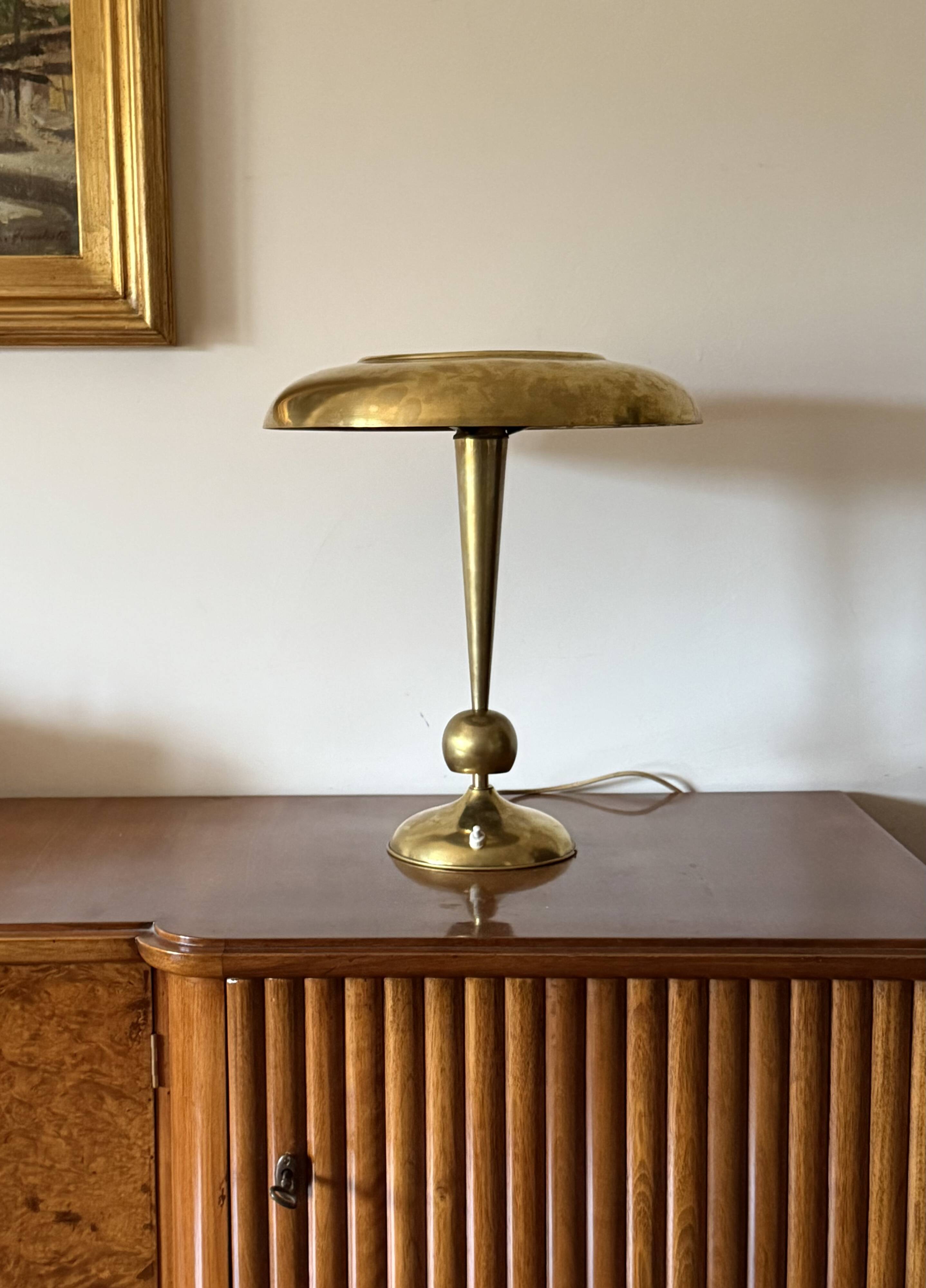 Oscar Torlasco, mod. 143 brass table / desk lamp, Prod. Lumi, Italy 1950s