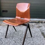 Stackable school Chair S22 de Pagholz Galvanitas