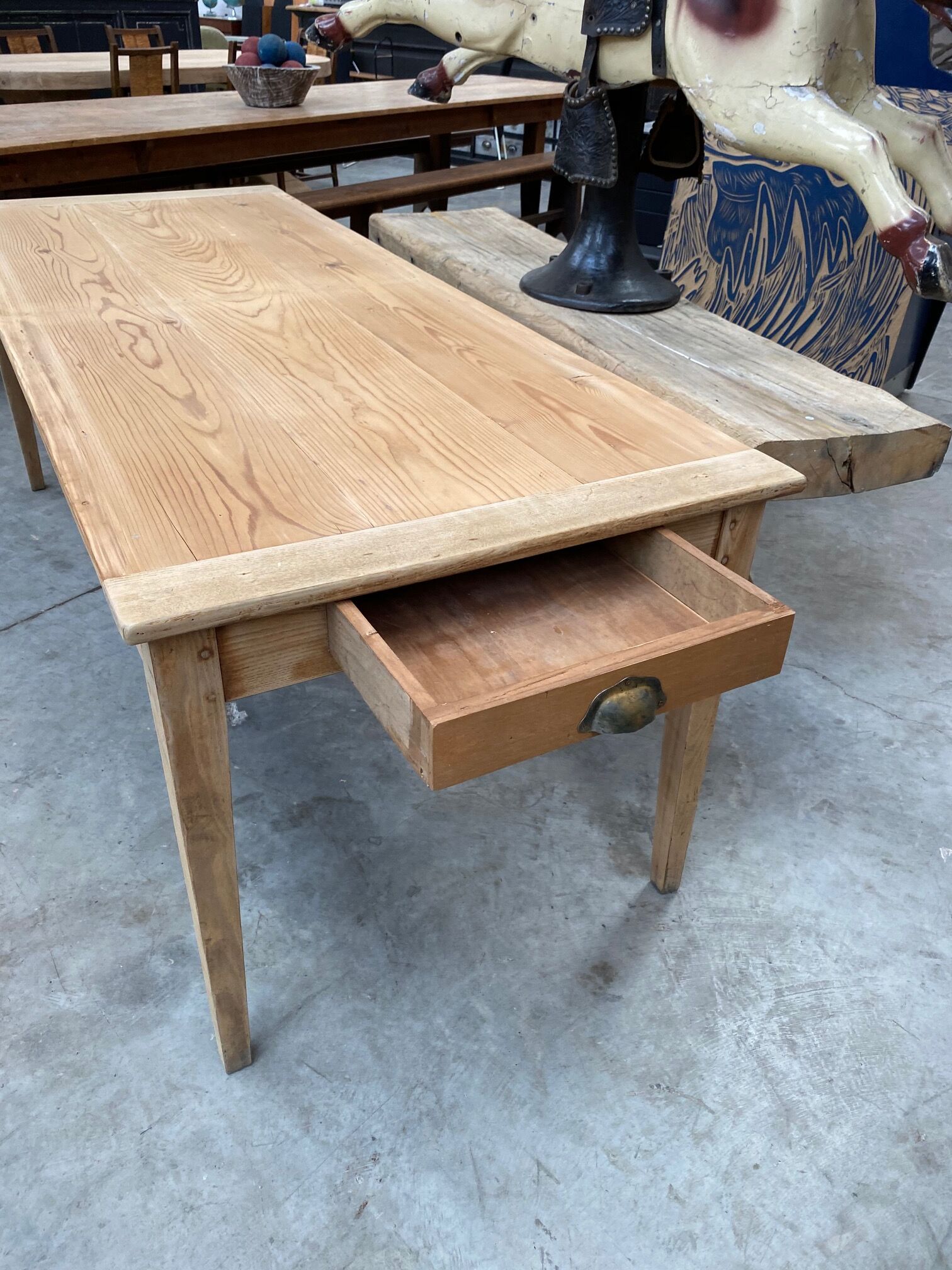 Ancienne table de ferme pieds fuseaux