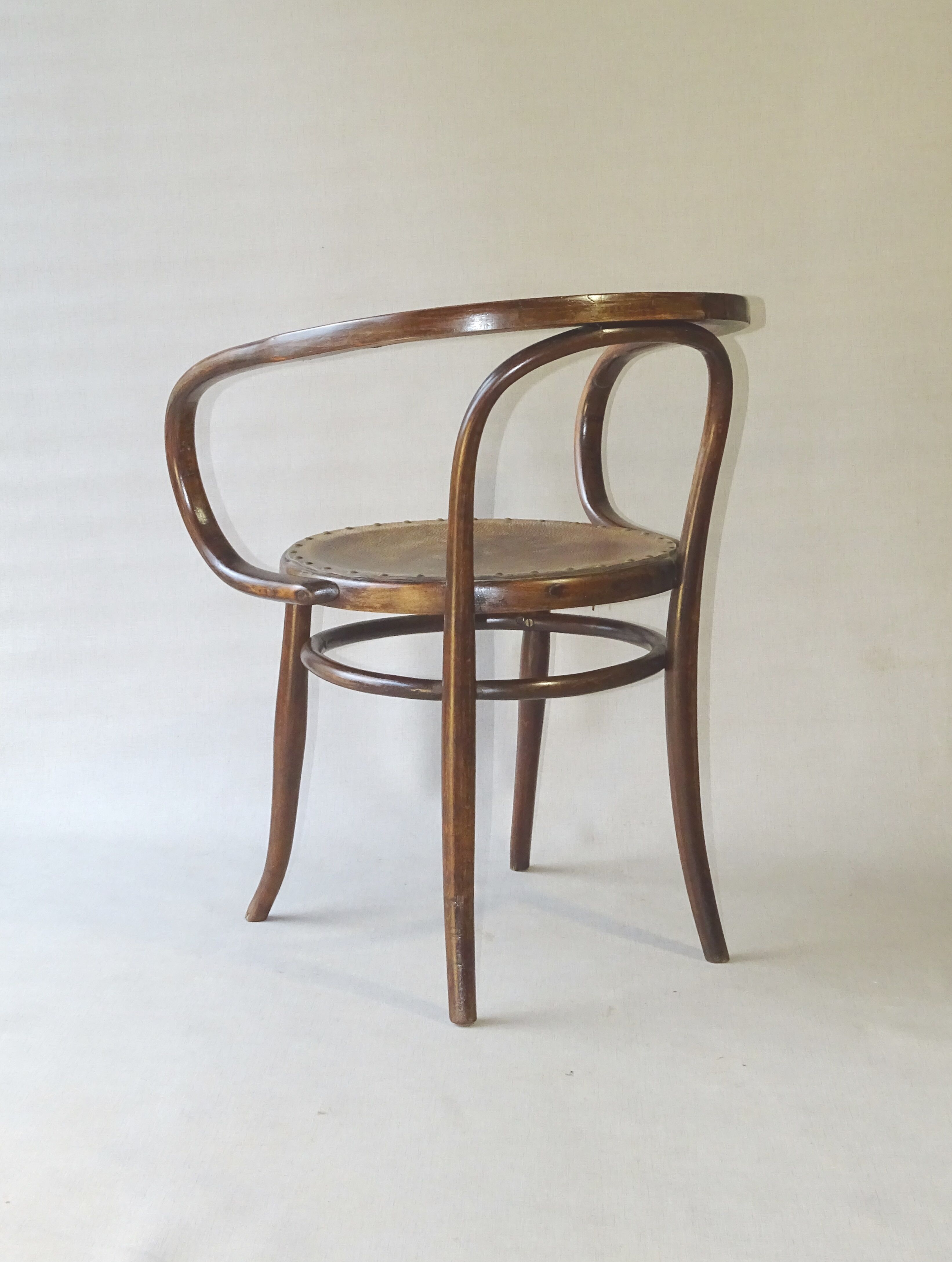 Le corbusier bentwood armchair by ungvar b9 1900 leather seat