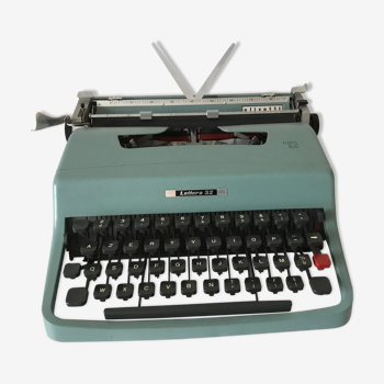 Machine à écrire olivette lettera 32