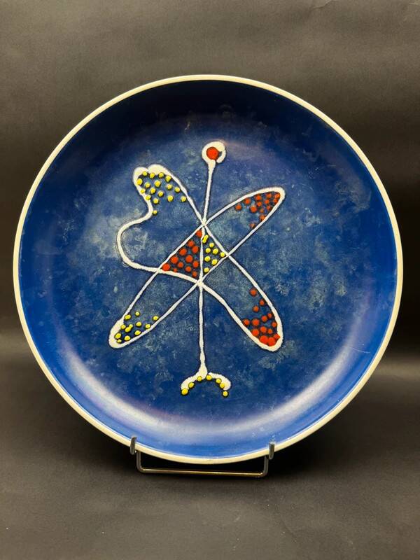 Large decorative dish signed André Baud, diameter 37 cm, enamelled decoration on a deep blue background