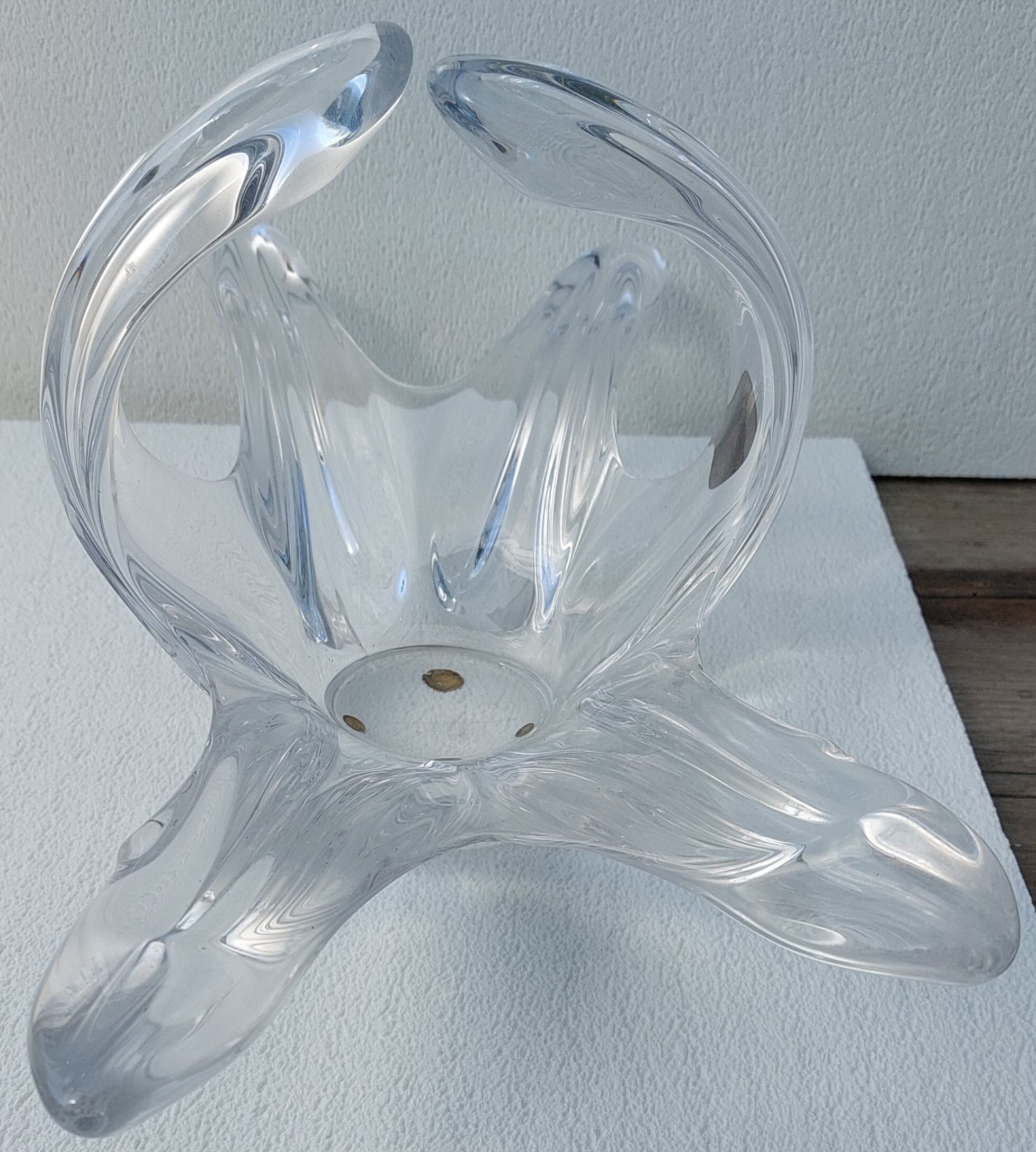 Valve crystal centerpiece