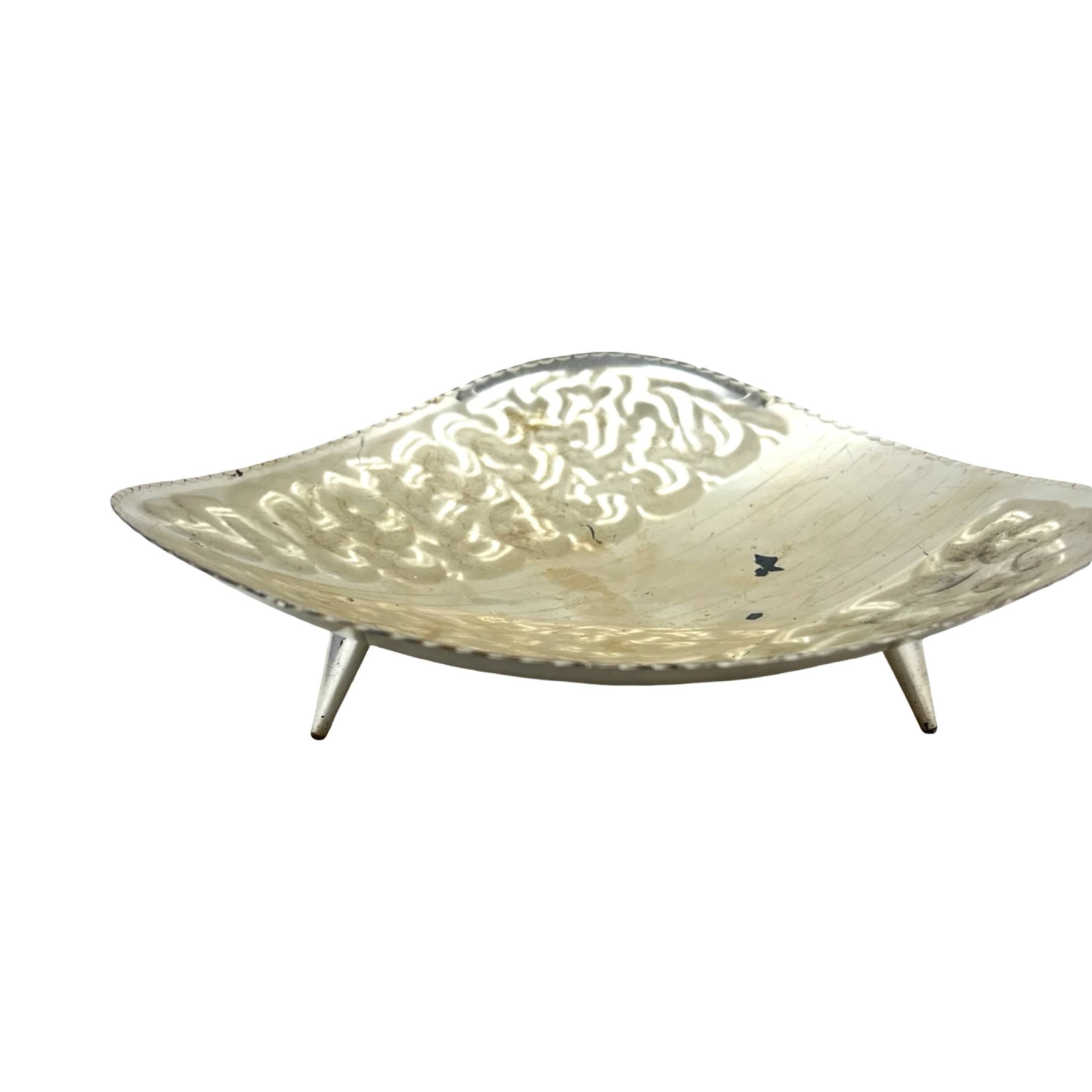 Vintage plated plate on leaf-shaped legs, silver-plated, Germany, 1970s.