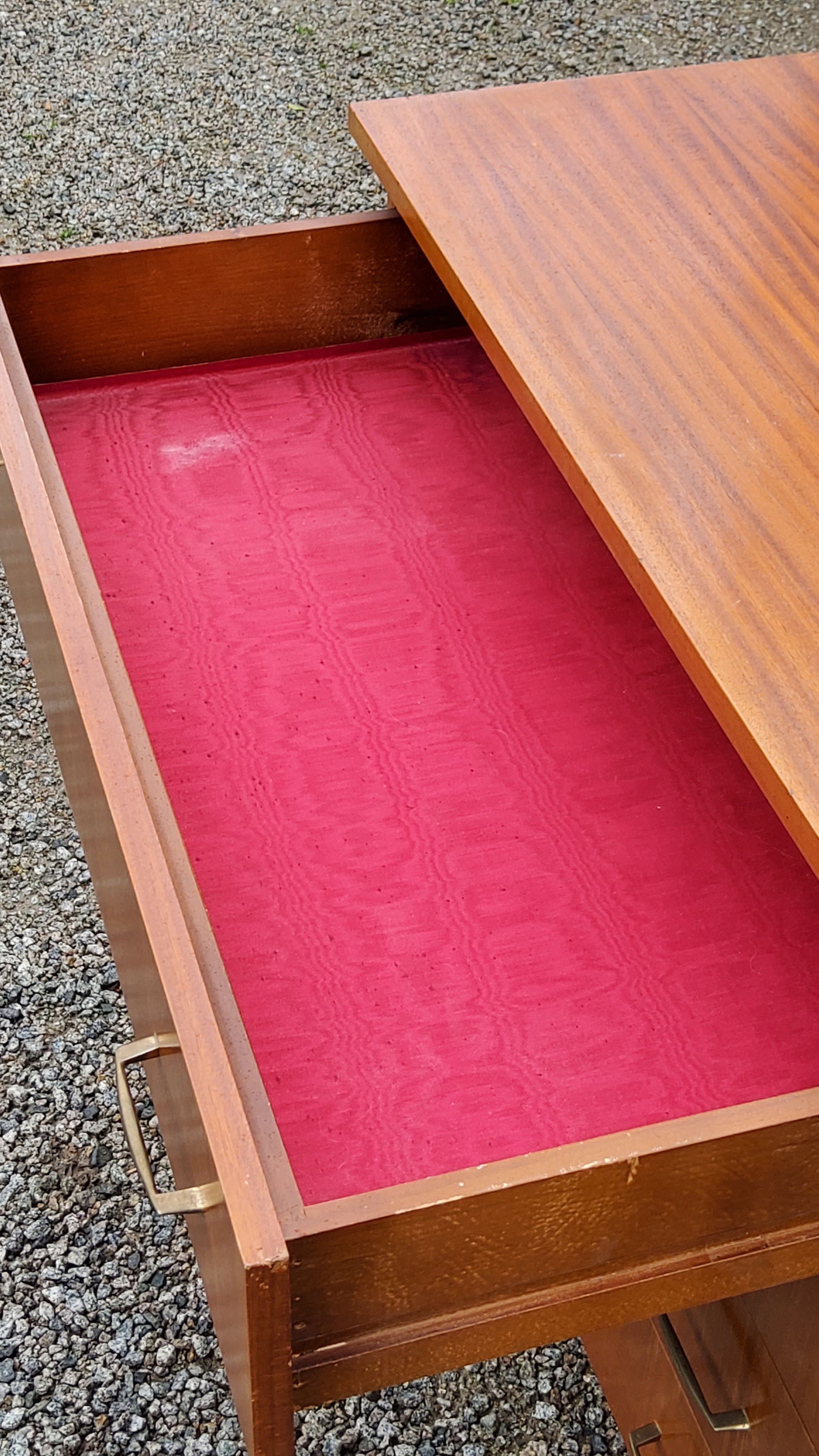 Chest of drawers from the 50s-60s in golden mahogany 4 drawers feet bobbin