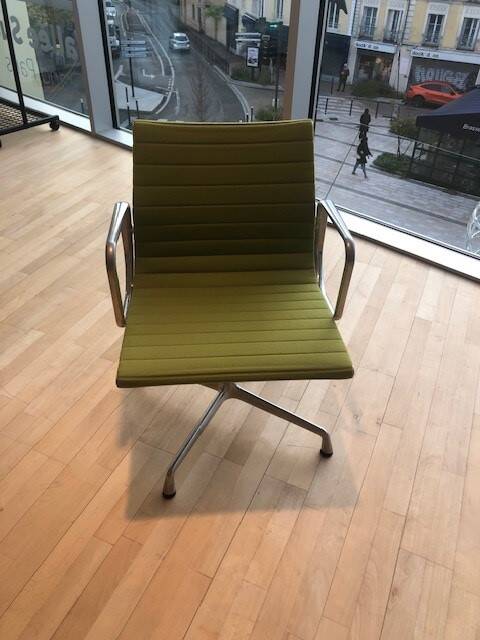 7 armchairs, 1 Charles & Ray Eames chair