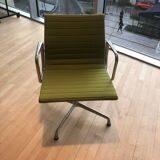 7 fauteuils, 1 chaise Charles & Ray Eames