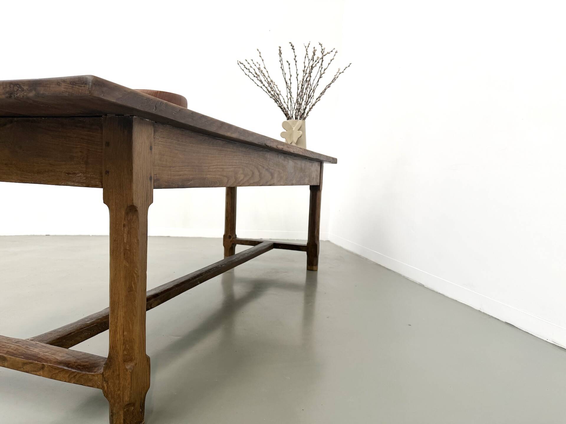 Authentic French farmhouse table from 1890 in solid oak with two drawers.