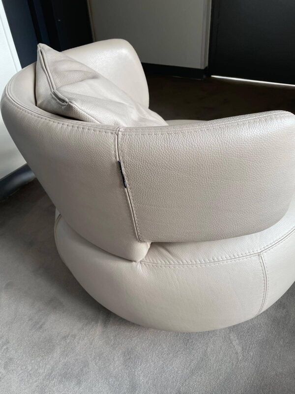 Fauteuil pivotant design ''CURL'' de Roche Bobois - Cuir Gris Clair