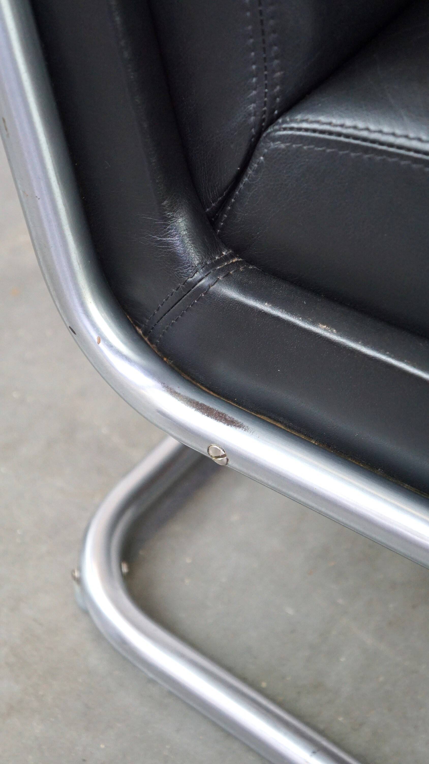 Vintage brown leather Bauhaus design armchair by Ahrend de Cirkel from the 1950s