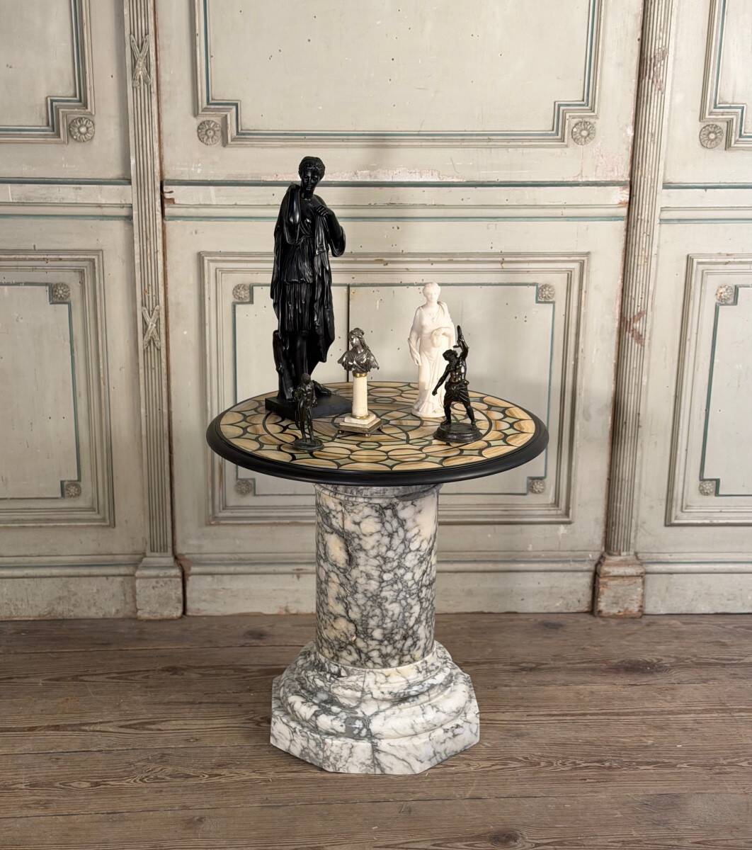 Marbre, albâtre et onyx, table d’appoint vers 1900