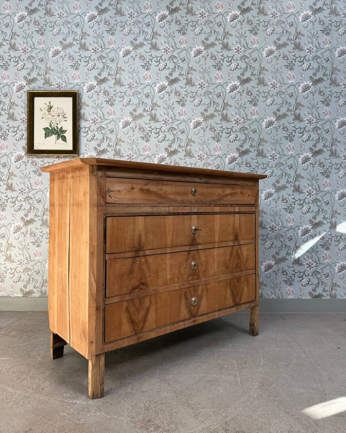 Antique walnut chest of drawers (renovated)