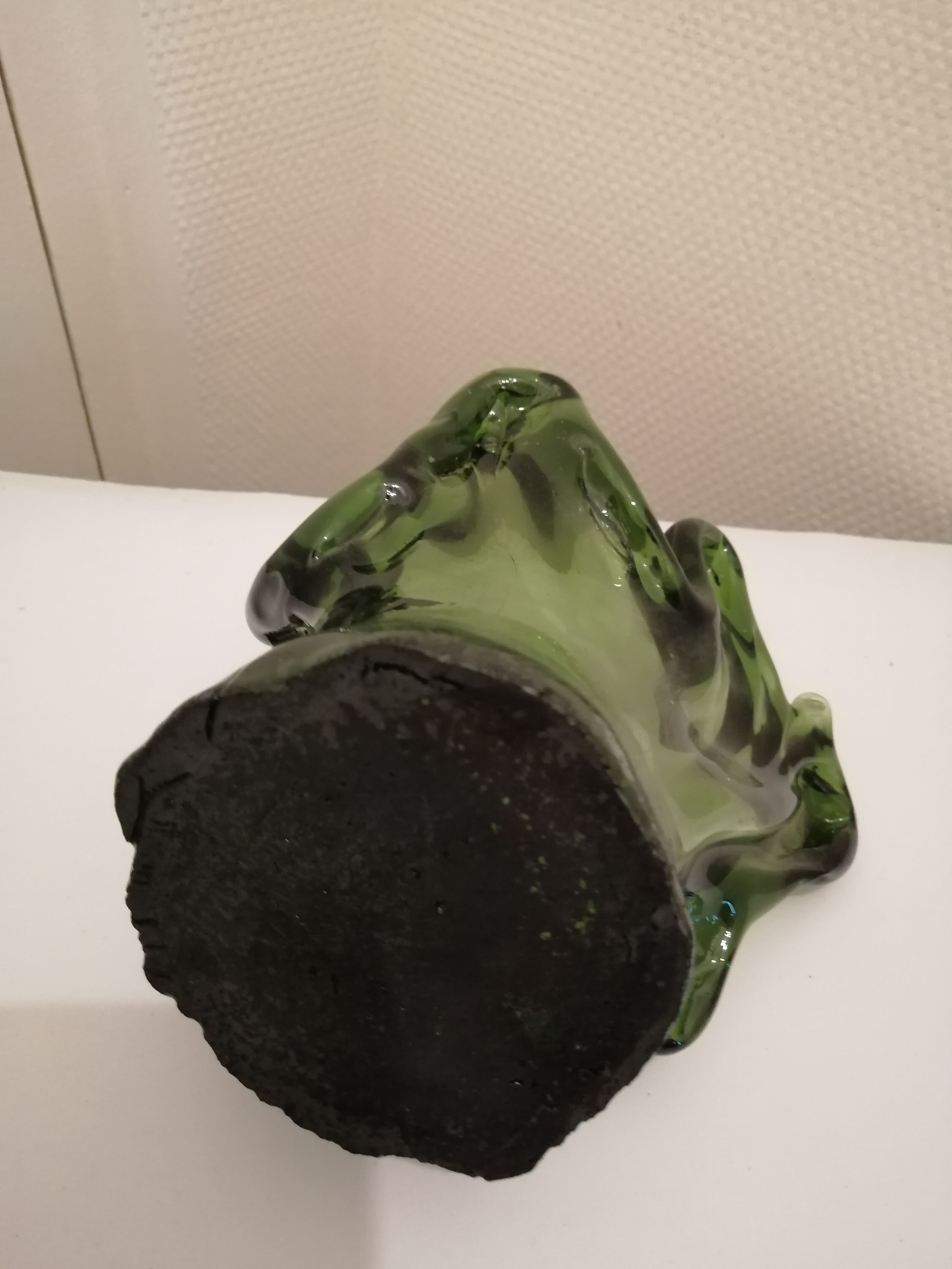 Vase mouchoir en verre soufflé