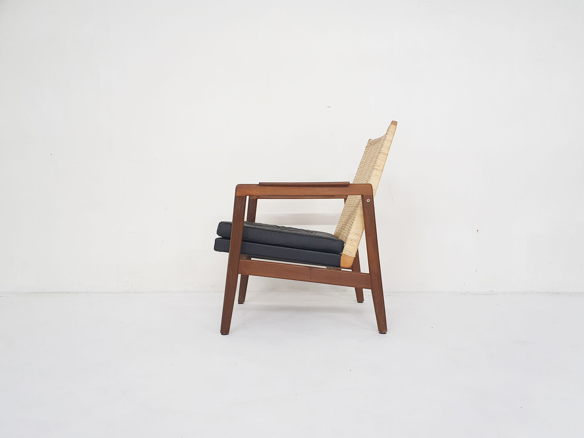 Rattan and leather low-back lounge chair by P.J. Muntendam for Gebr. Jonkers, The Netherlands 1950's