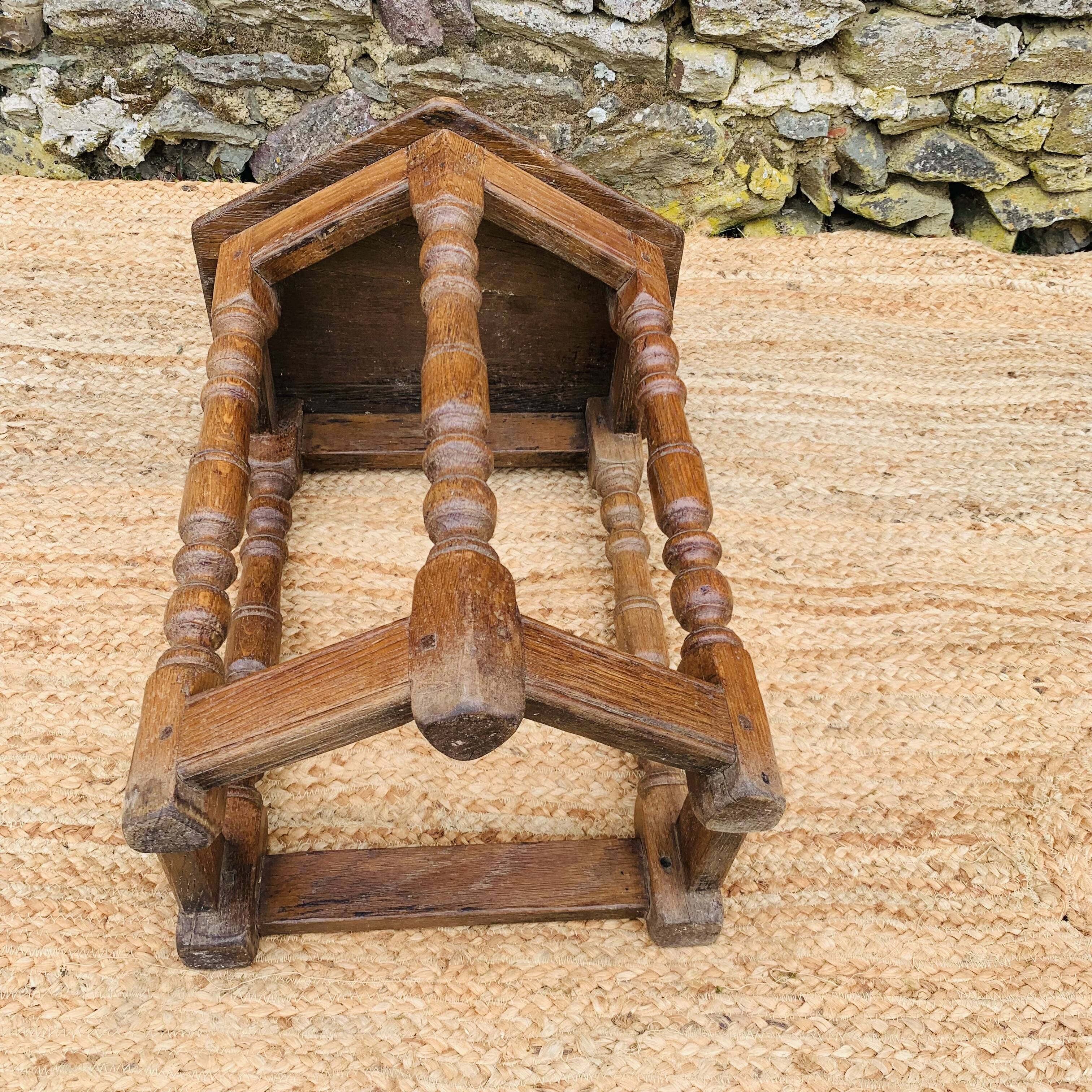 Sellette pentagonal en chêne