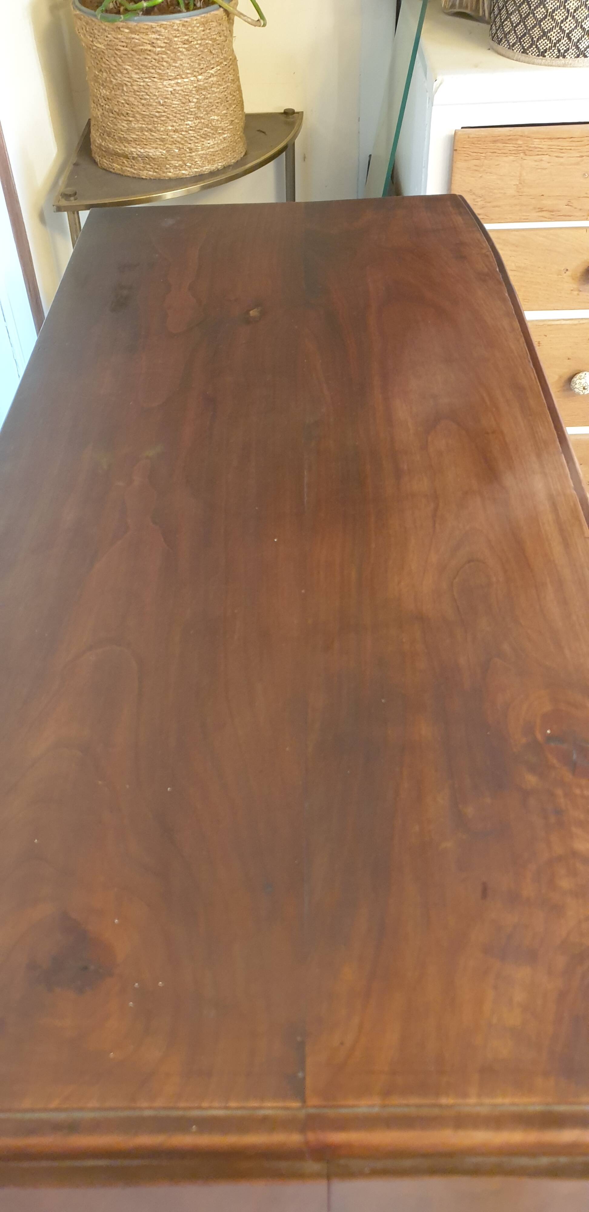 Walnut chest of drawers