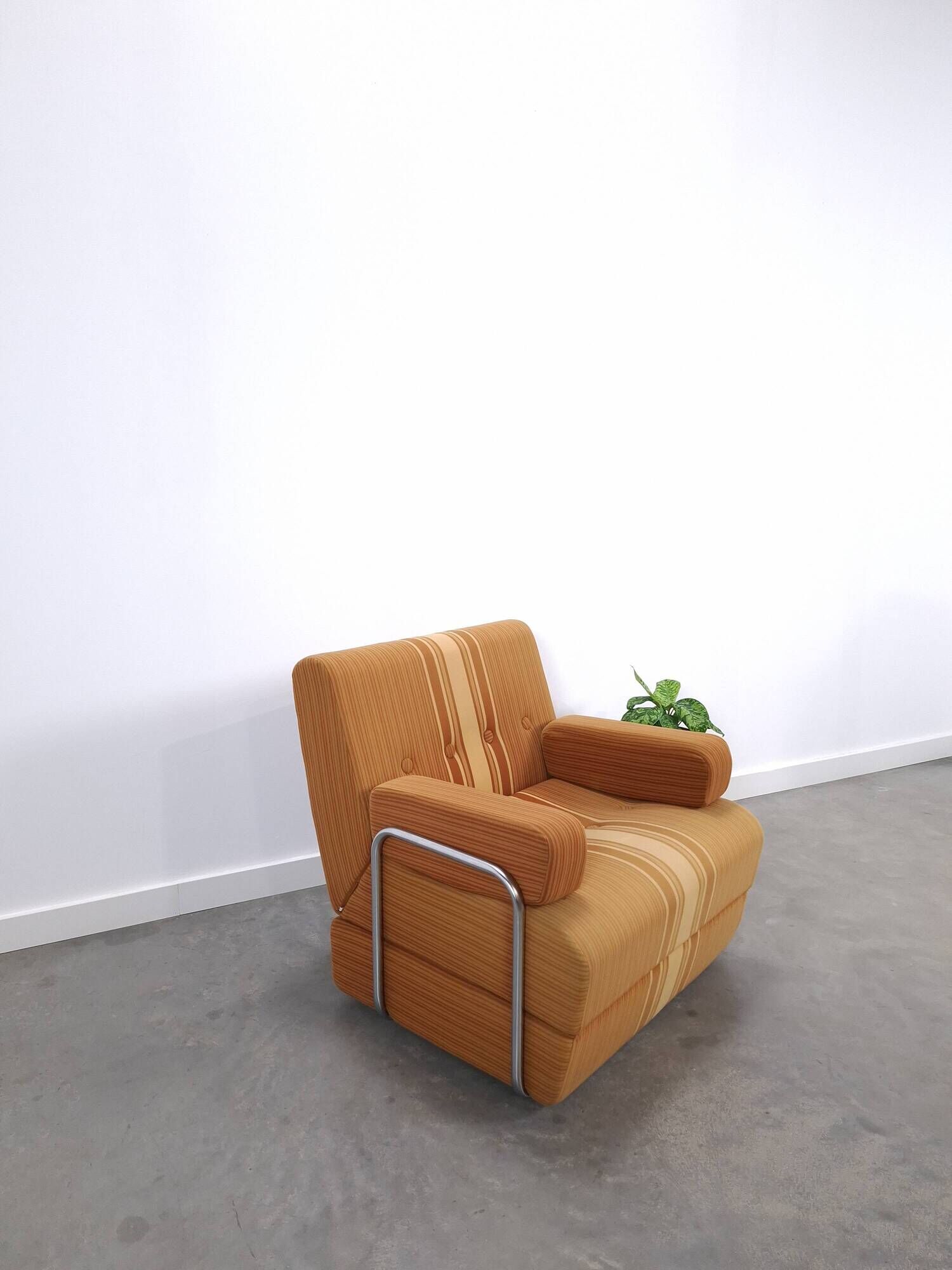 Vintage 1970s retractable lounge chair – Ochre yellow brown, sofa bed