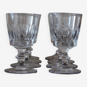 Petits verres à vin en cristal