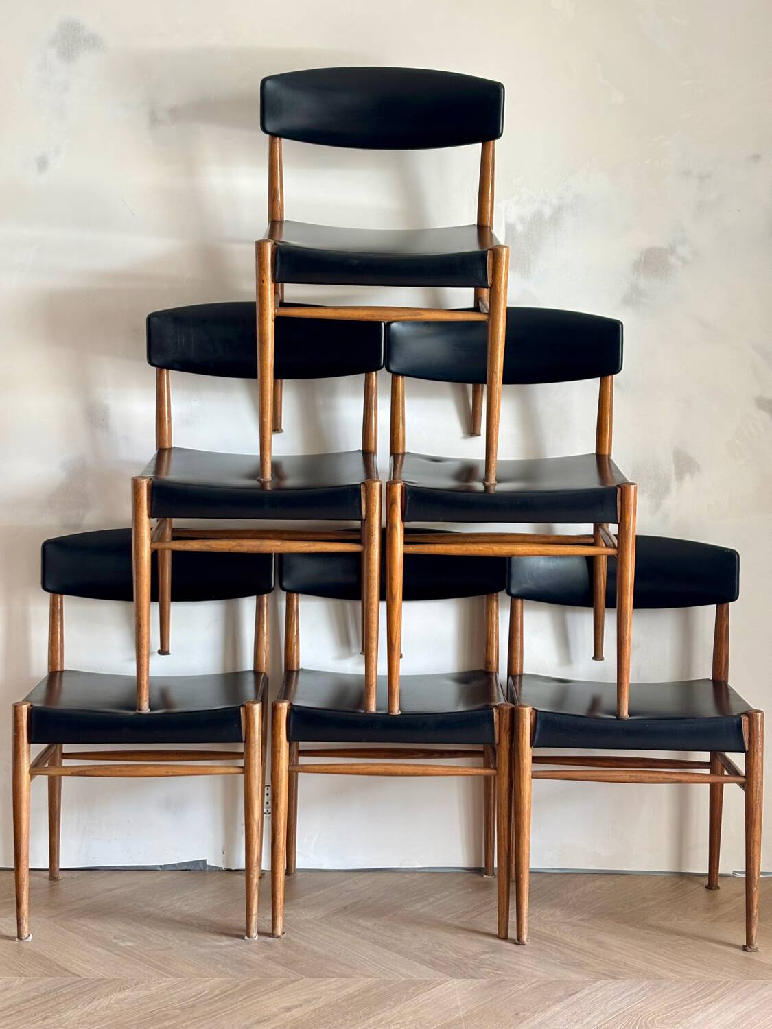 6 Scandinavian chairs