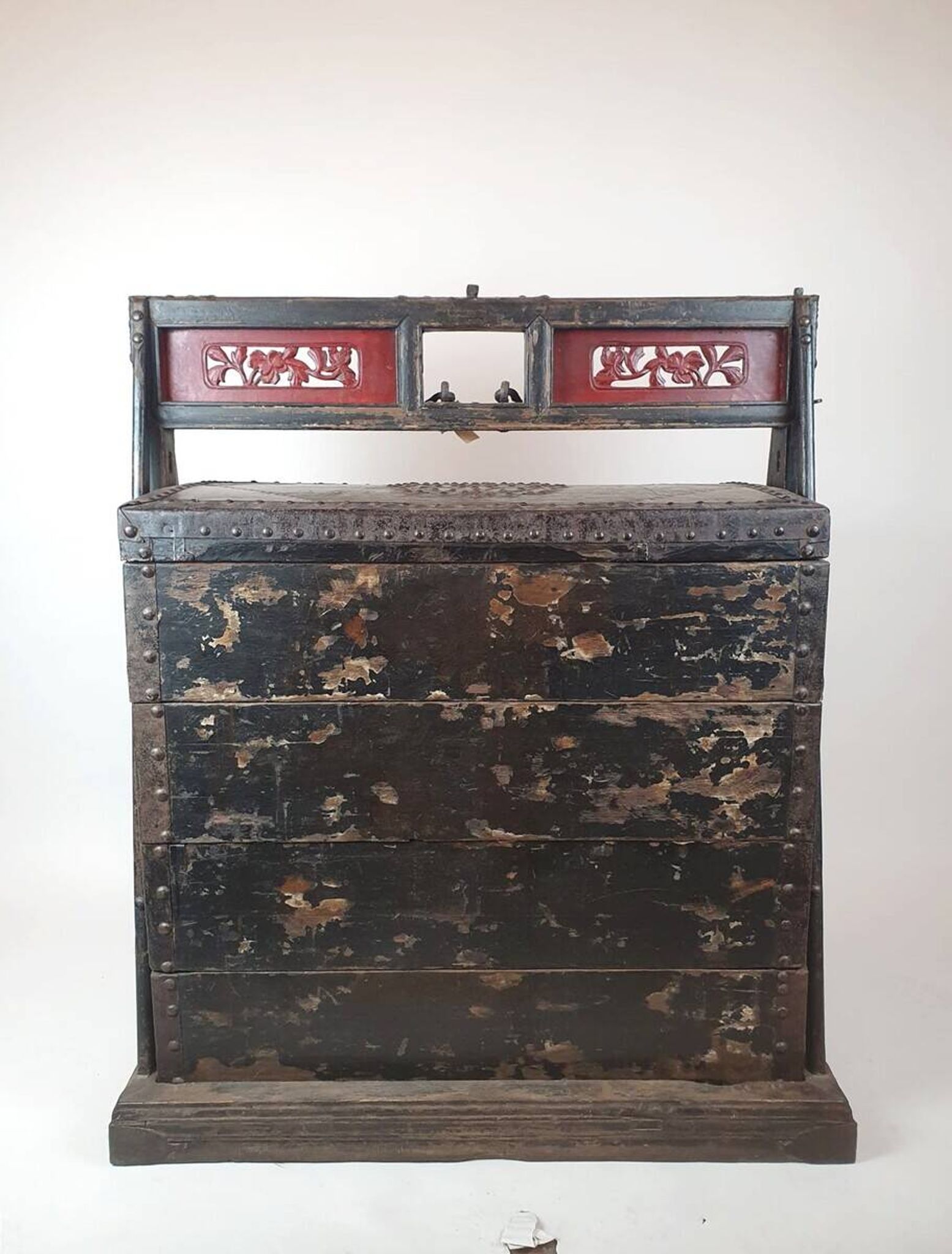 Lacquered wedding chest, China 19th century