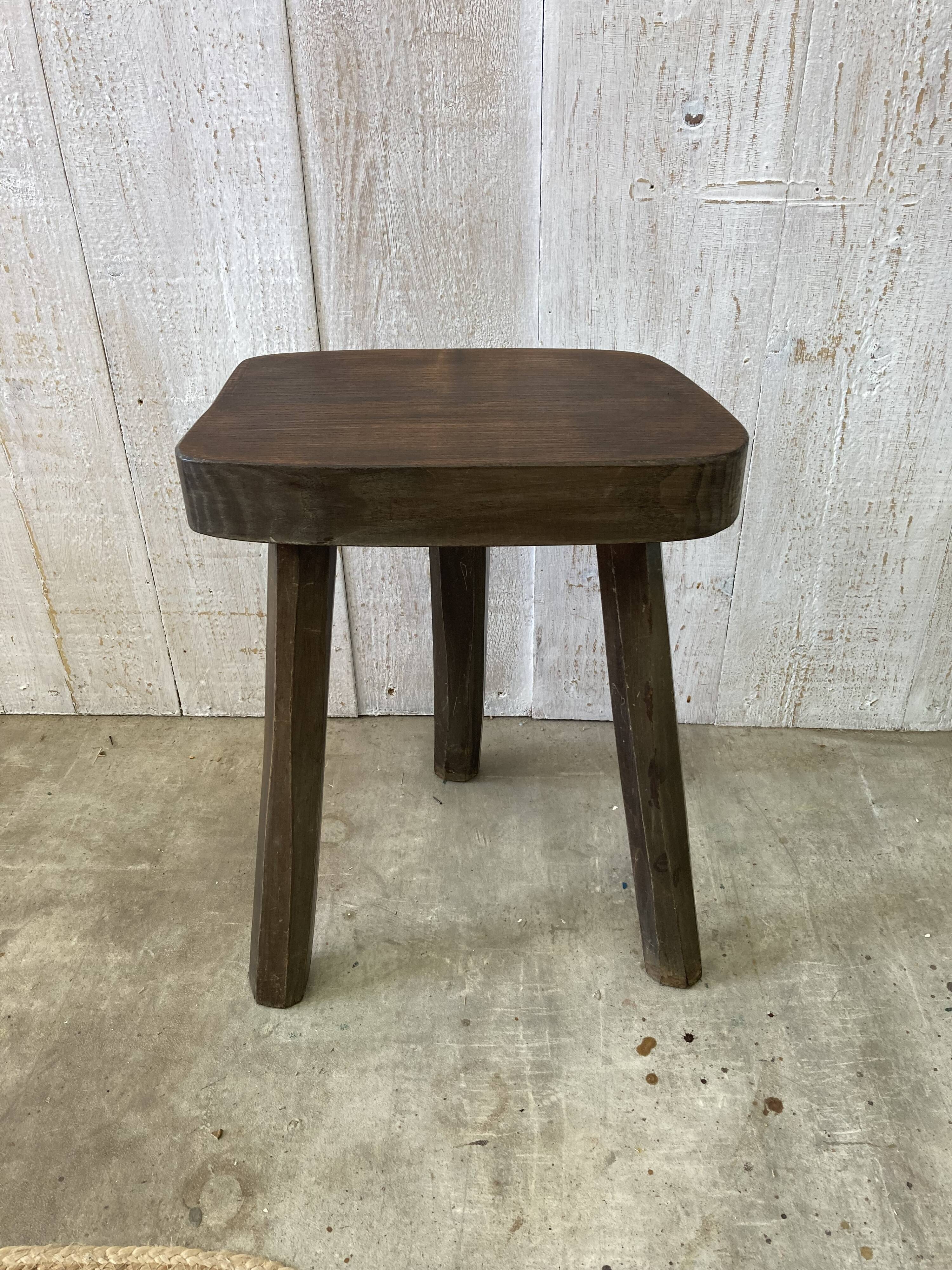 Tabouret de ferme tripode