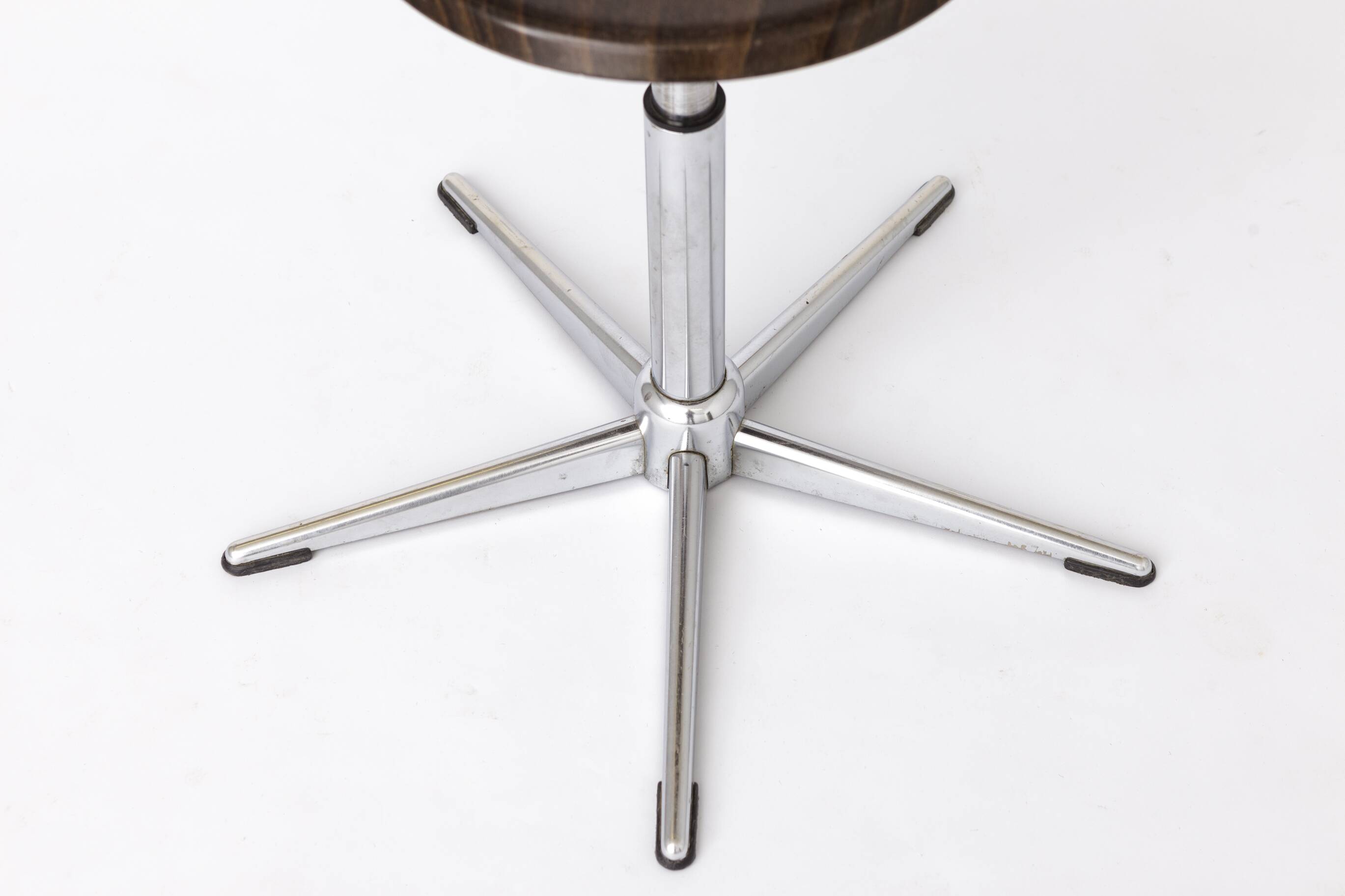 Set of 4 Vintage Industrial Stools 1970s, Chrome Adjustable Stools