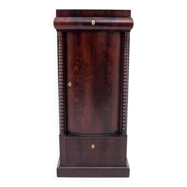 Cabinet en acajou, Europe du Nord, vers 1860.