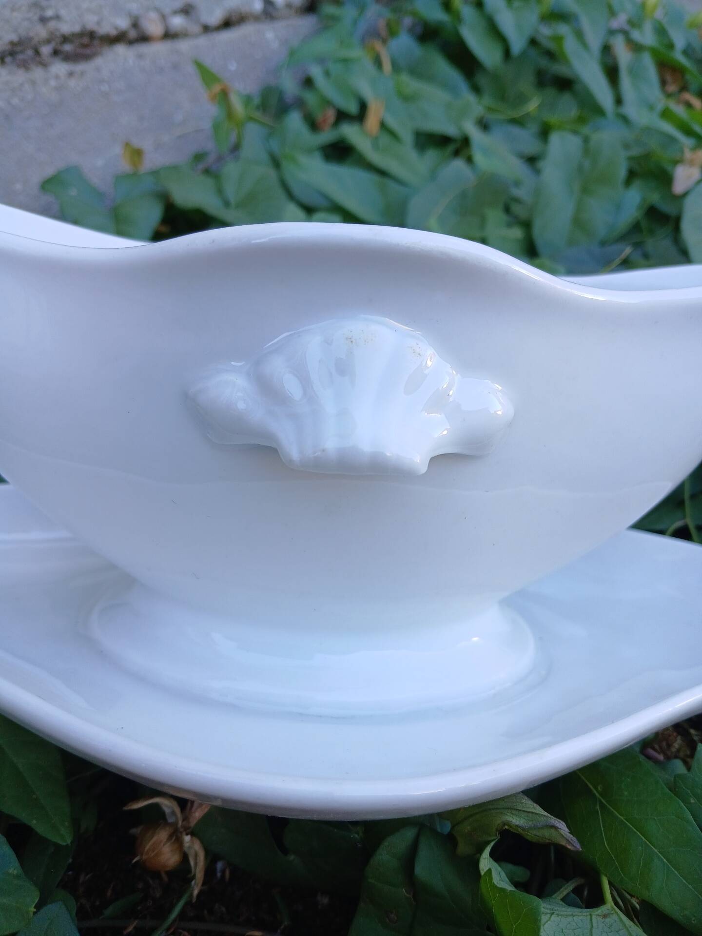 Saucière en faïence blanche 
