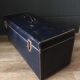 Valise ancienne parallélépipédique bleue