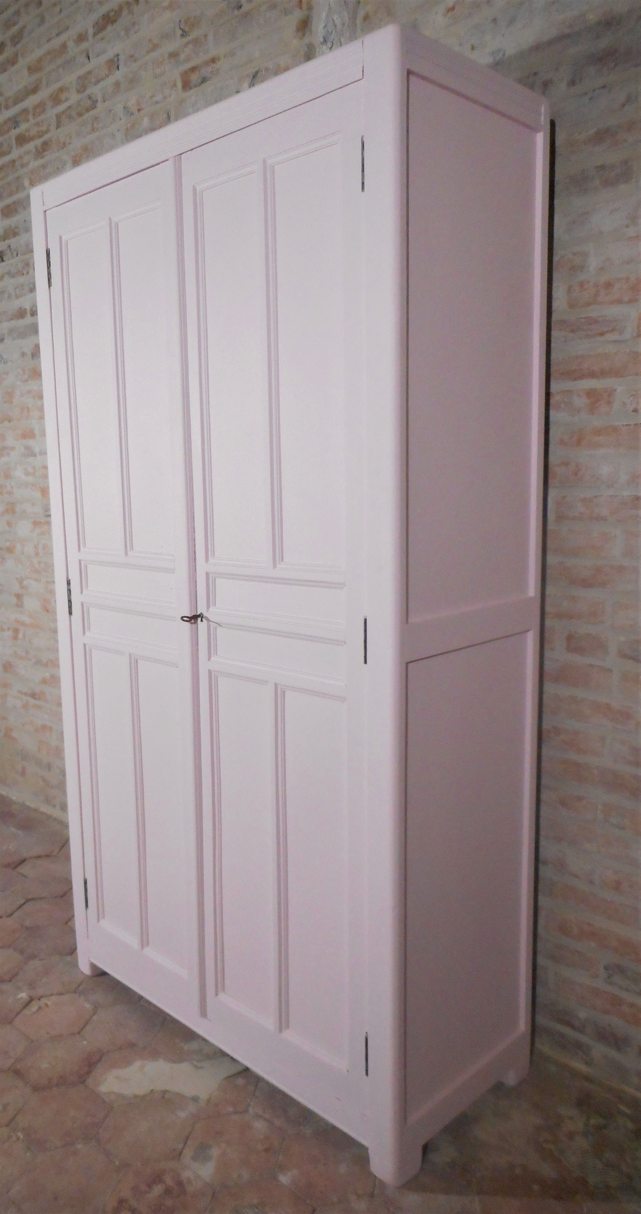 Armoire parisienne