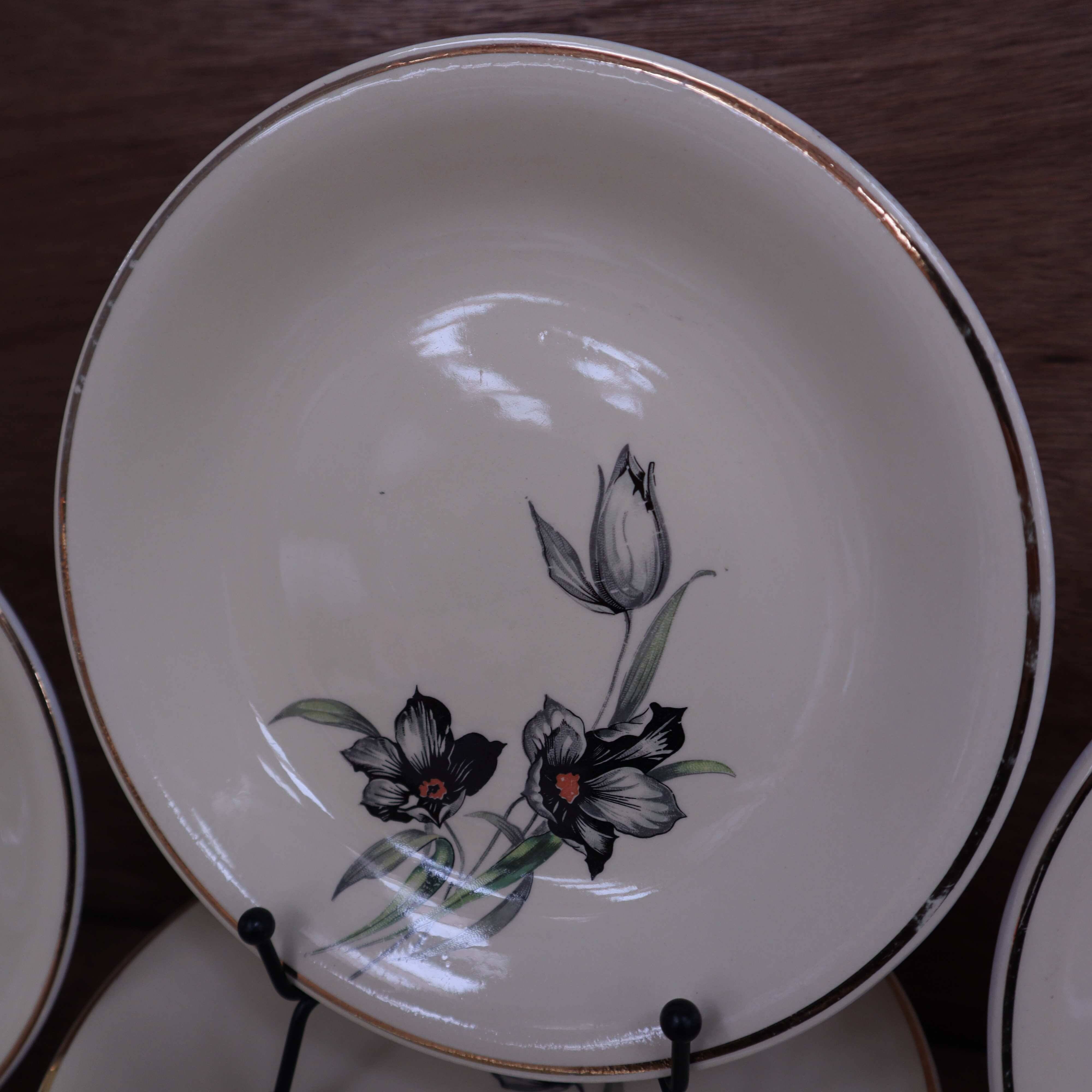12 dessert plates, Tulips model, Céranord St Amand