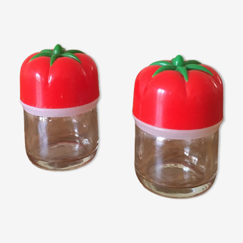 Salt and pepper shaker, tomato-shaped