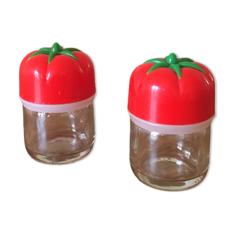 Salt and pepper shaker, tomato-shaped