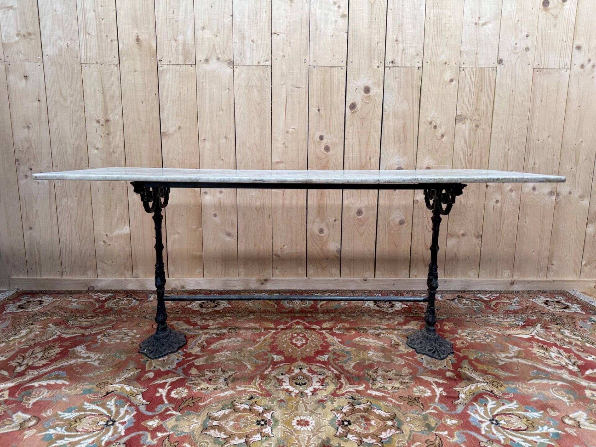 Table de bistrot en fonte de fer et marbre blanc de carrare
