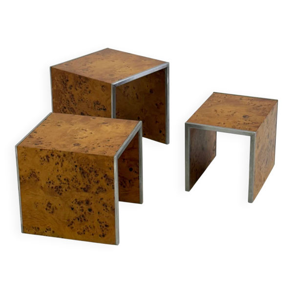 Ensemble de trois tables gigognes en bois de noyer de style mid-century moderne de Tommaso Barbi.