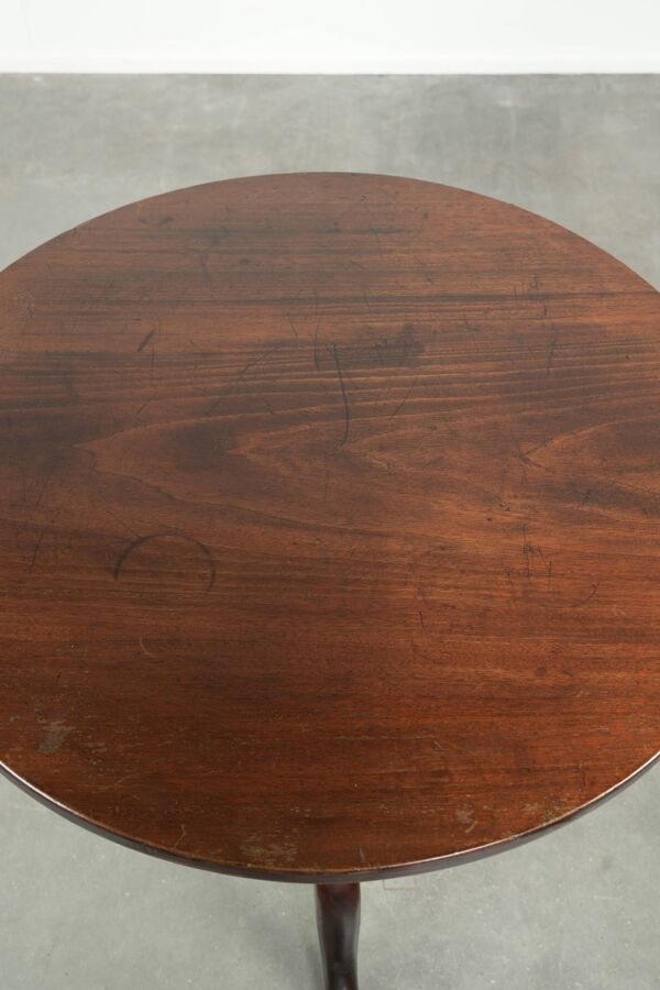Table ronde antique anglaise à plateau basculant/table d'appoint du début du 19e siècle