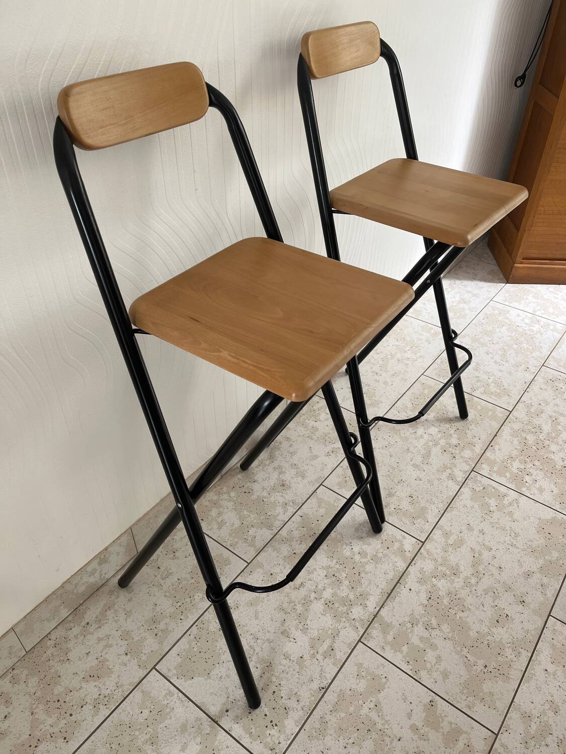 2 foldable bar stools from the 90s in wood and black metal