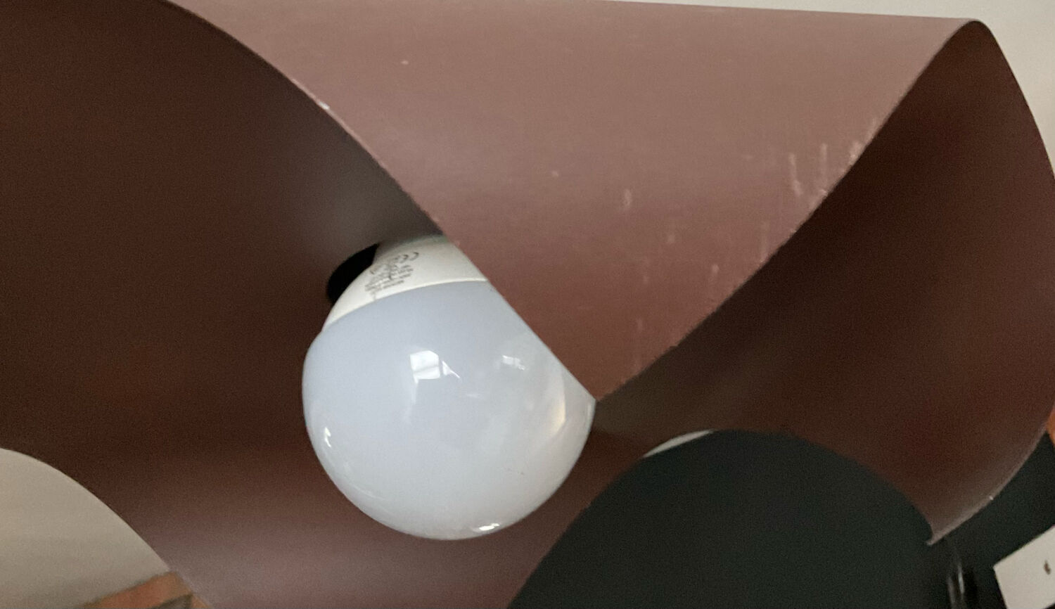 Design suspension in folded metal