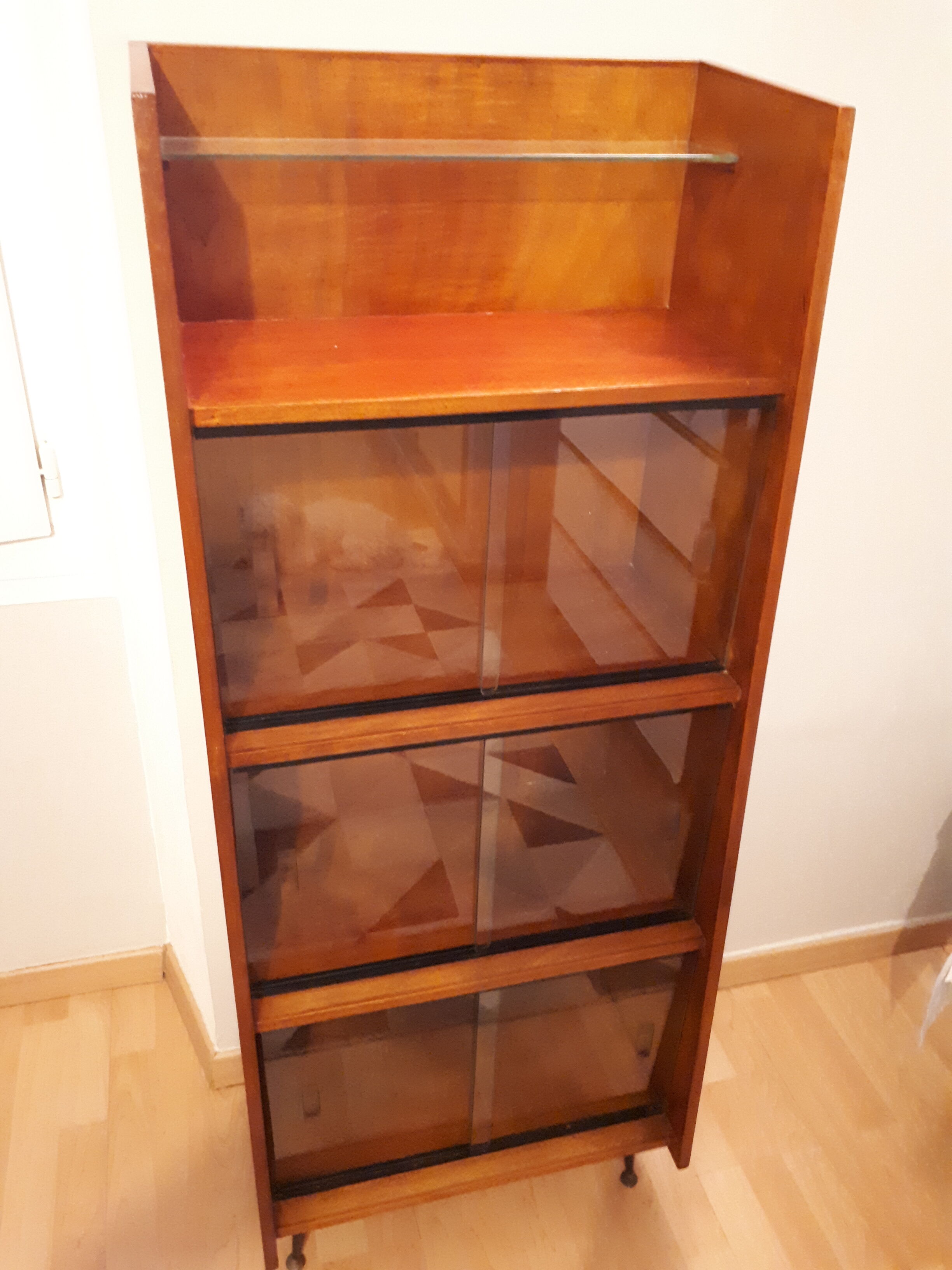 Small Showcase compass feet