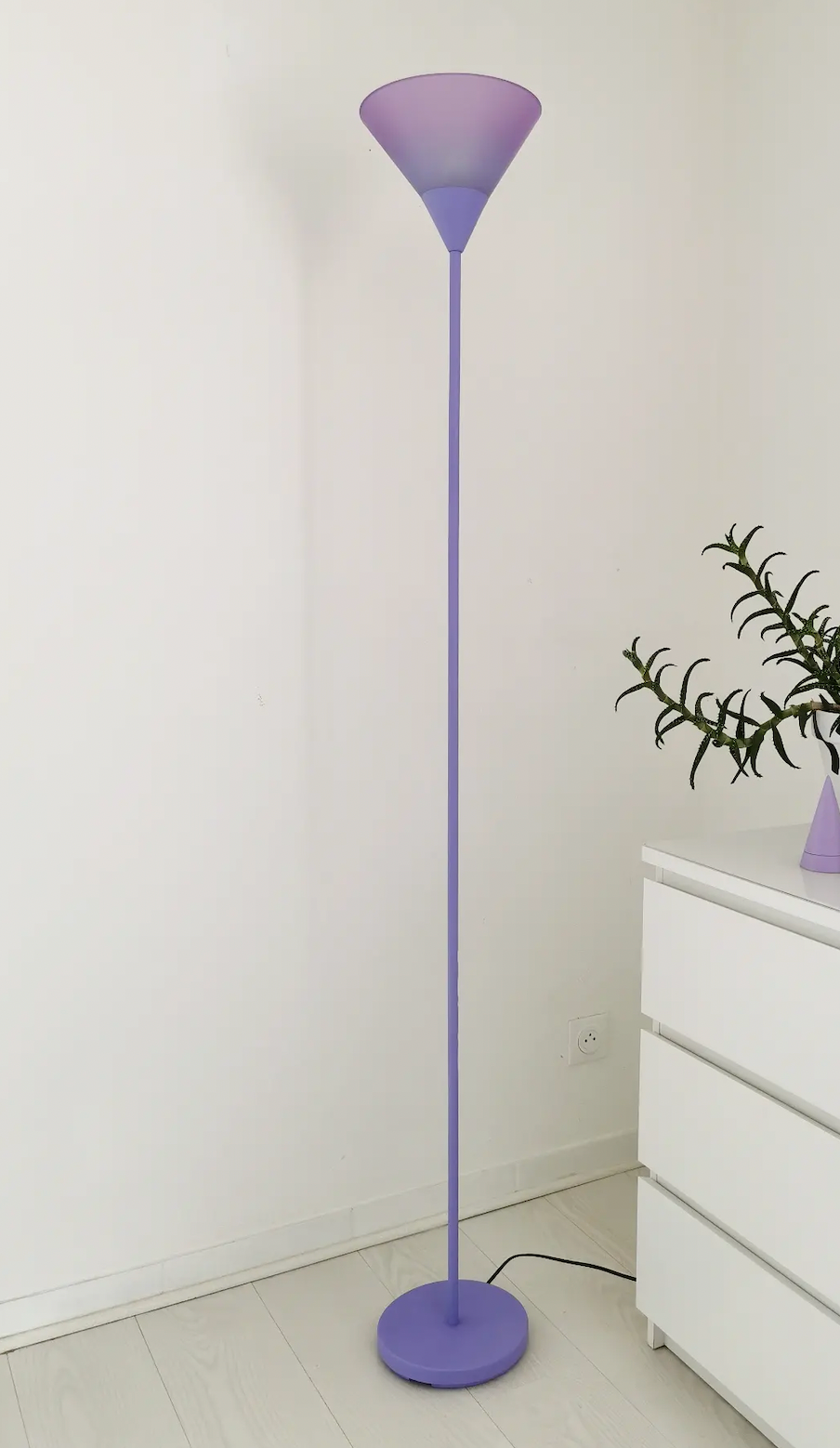 Upcycled floor lamp lilac 80's style Memphis