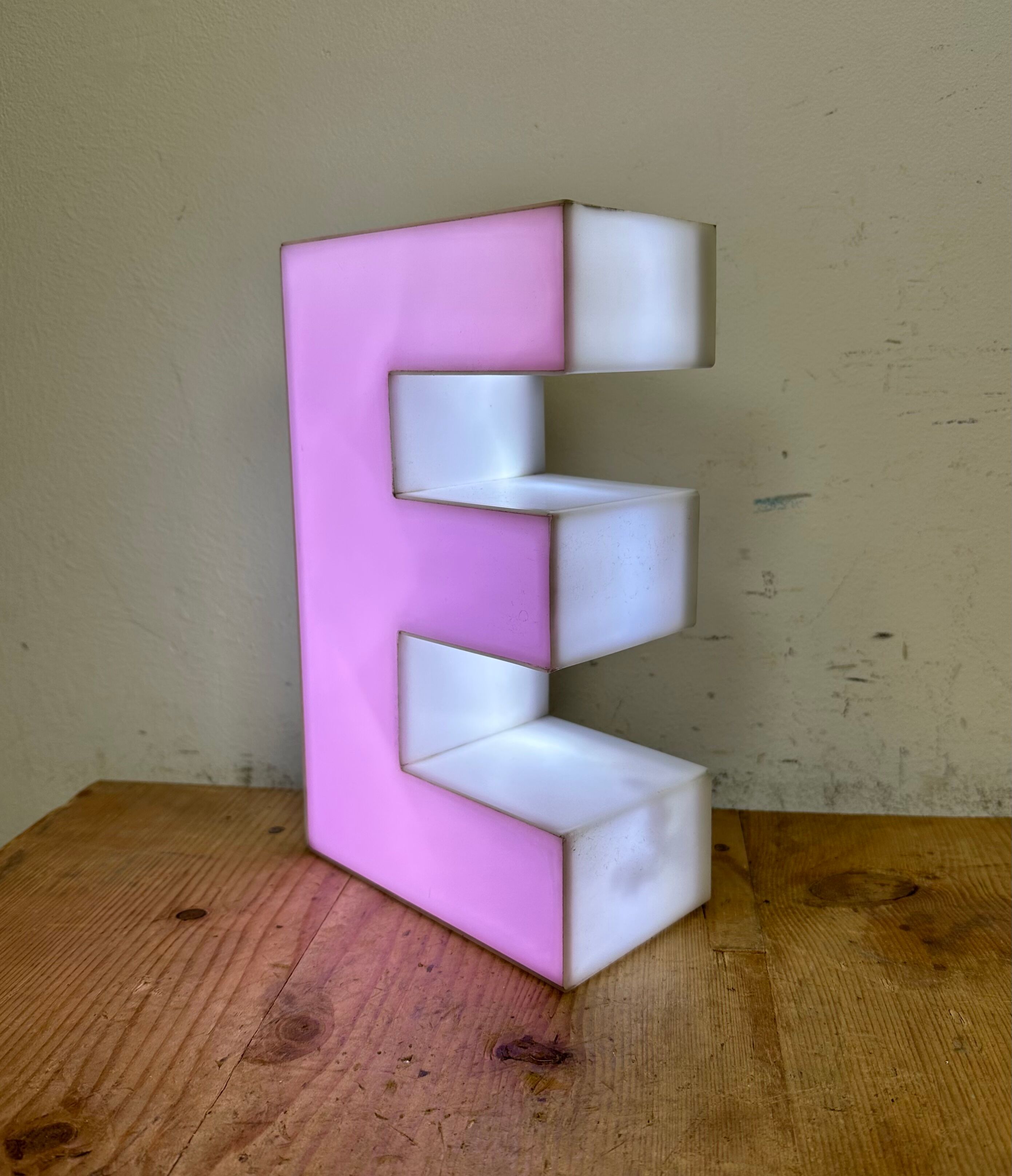 Vintage pink illuminated letter e , 1970s